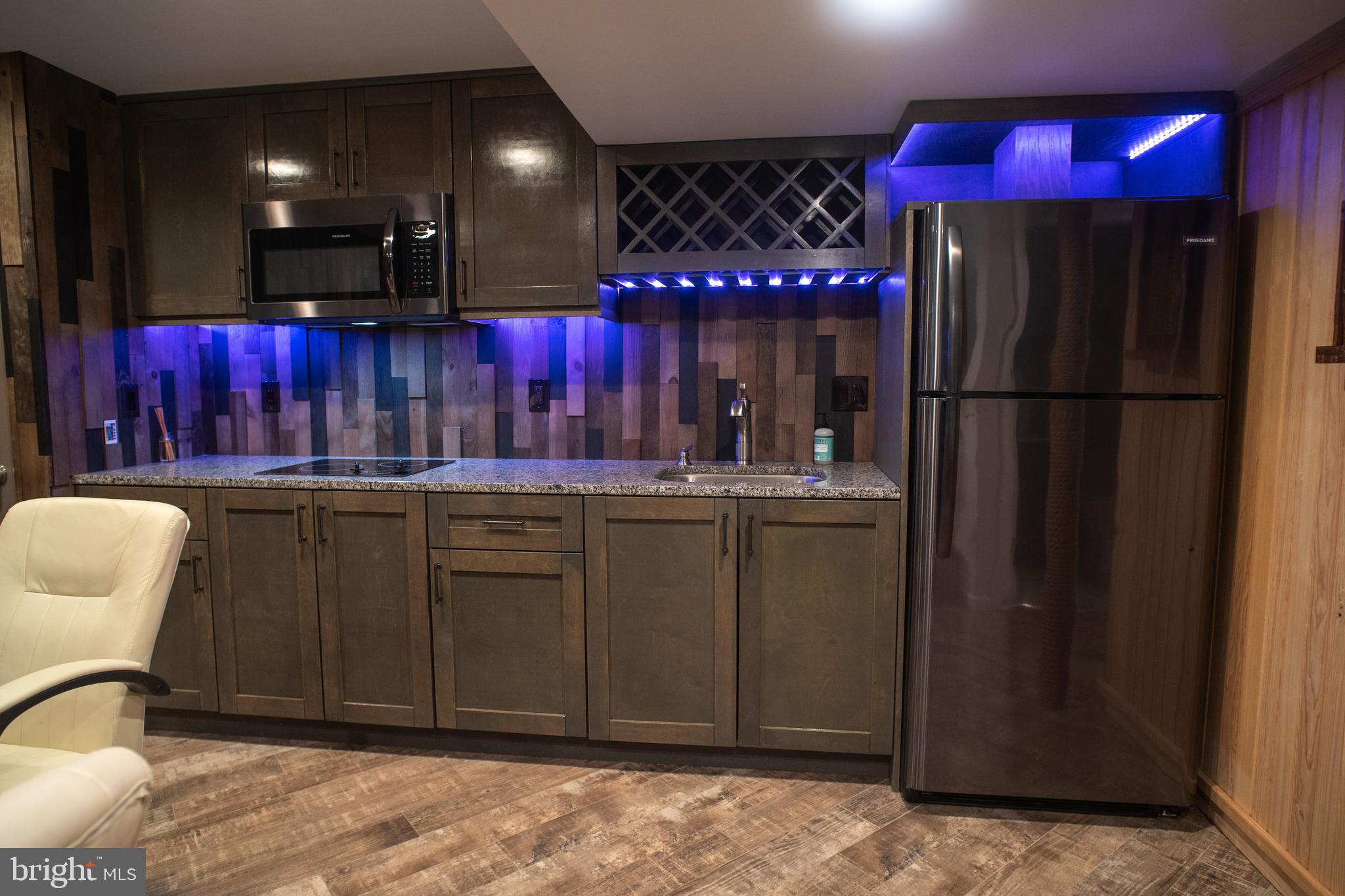 QUEEN ANNE VILLAGE - Residential