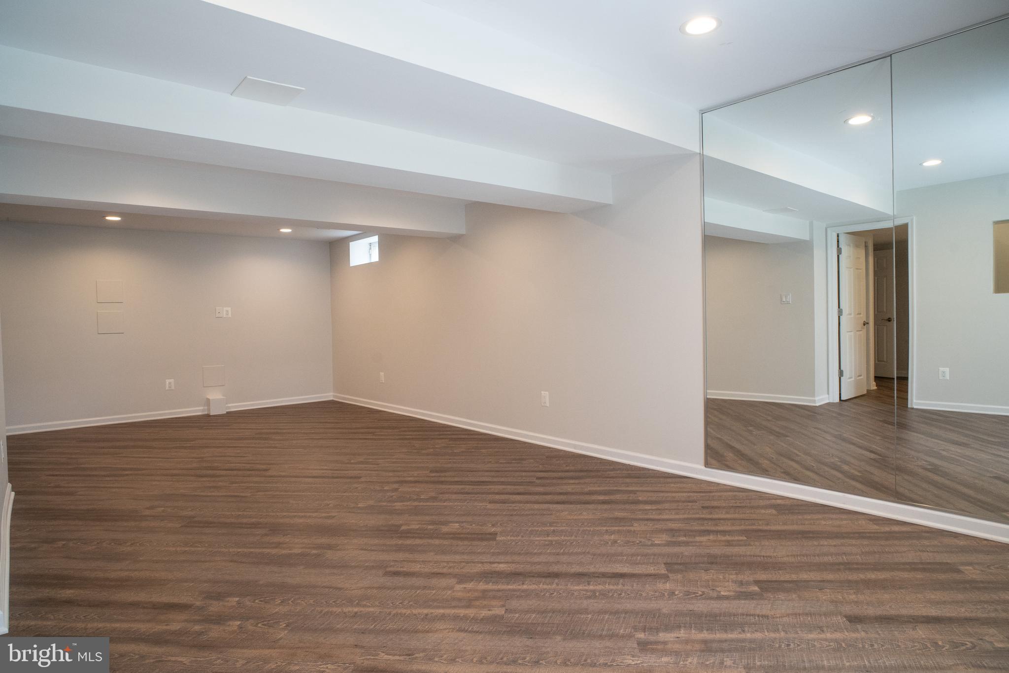 QUEEN ANNE VILLAGE - Residential