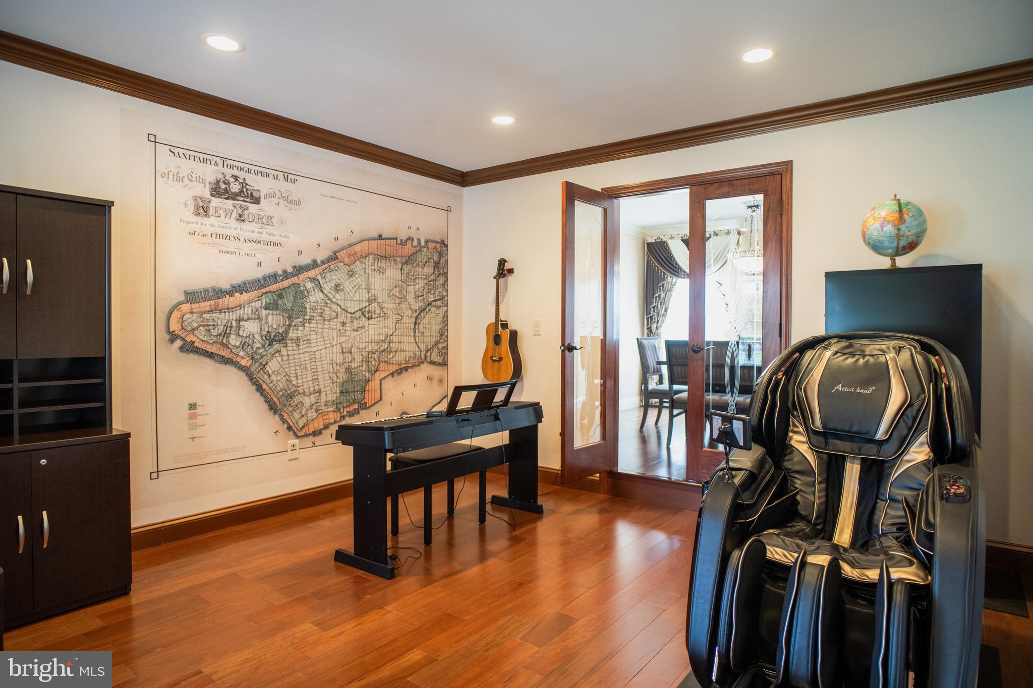 QUEEN ANNE VILLAGE - Residential