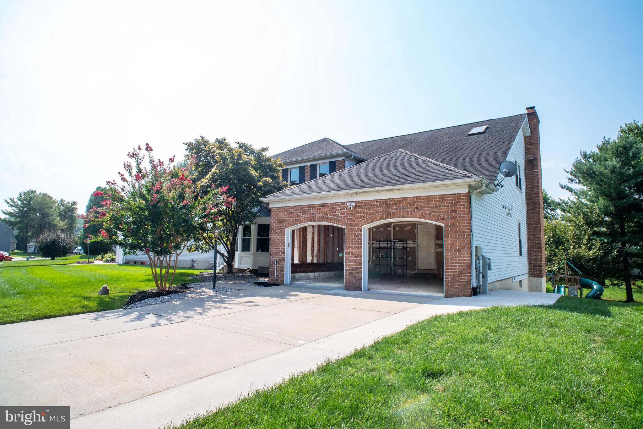 QUEEN ANNE VILLAGE - Residential