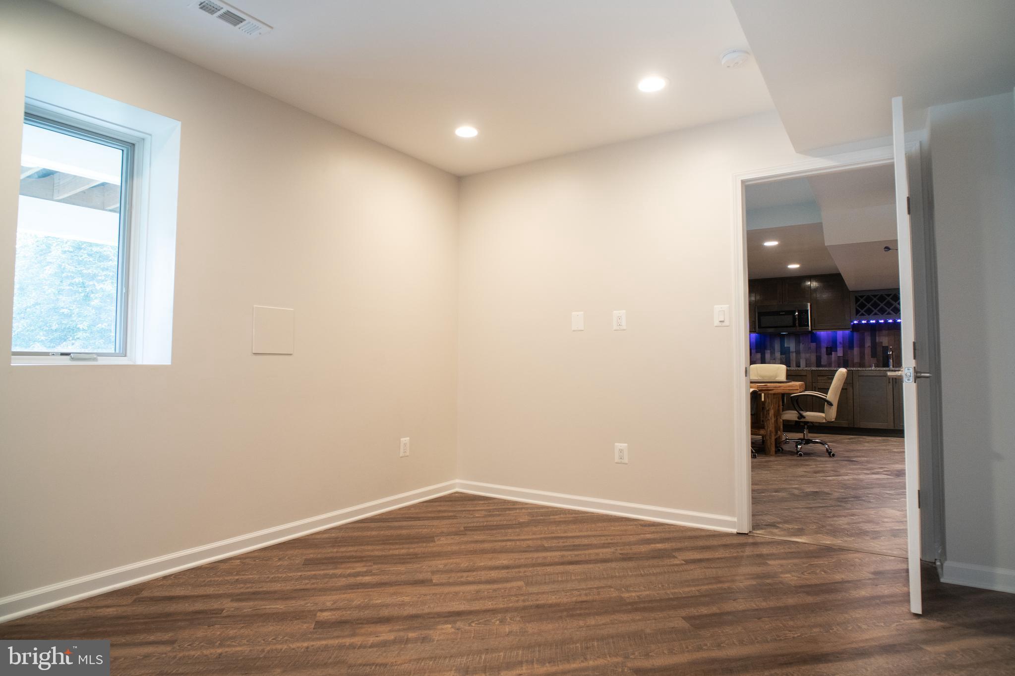 QUEEN ANNE VILLAGE - Residential