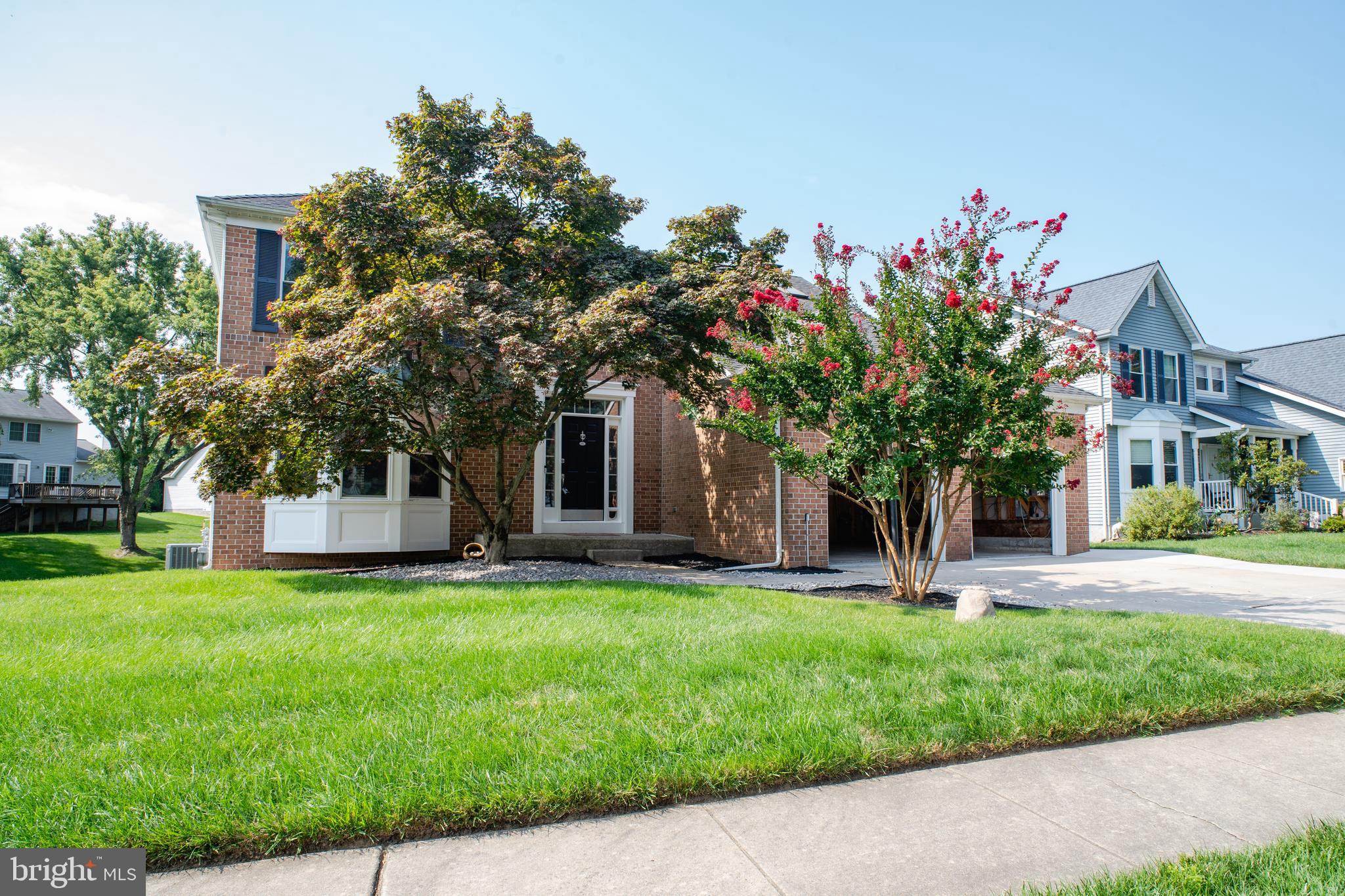 QUEEN ANNE VILLAGE - Residential