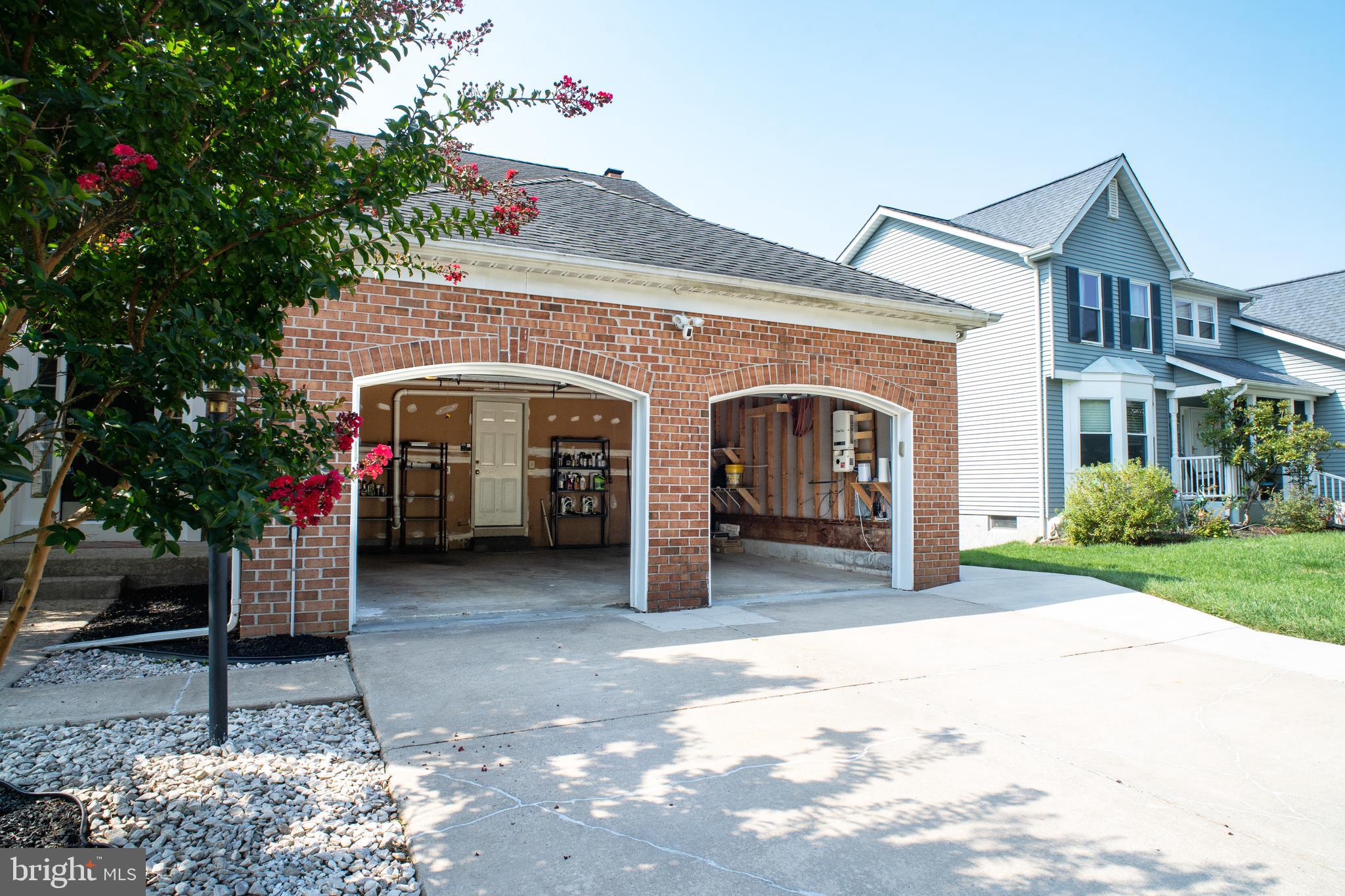 QUEEN ANNE VILLAGE - Residential