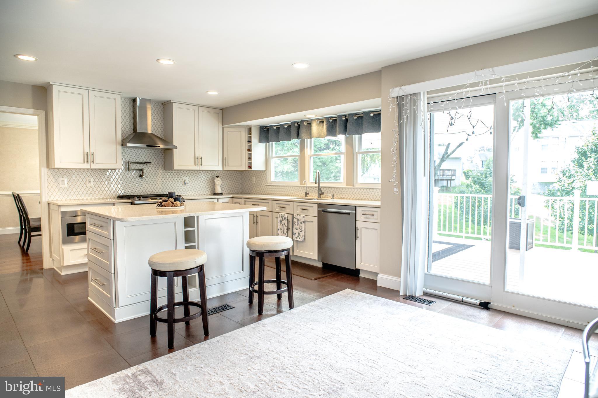 QUEEN ANNE VILLAGE - Residential