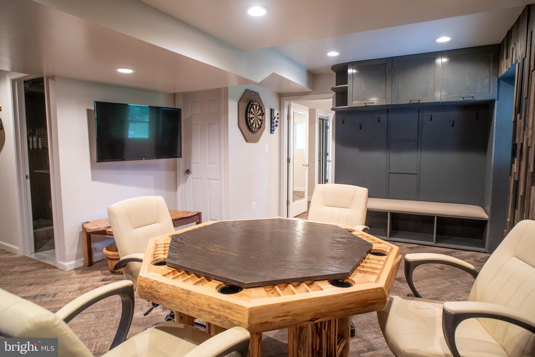 QUEEN ANNE VILLAGE - Residential