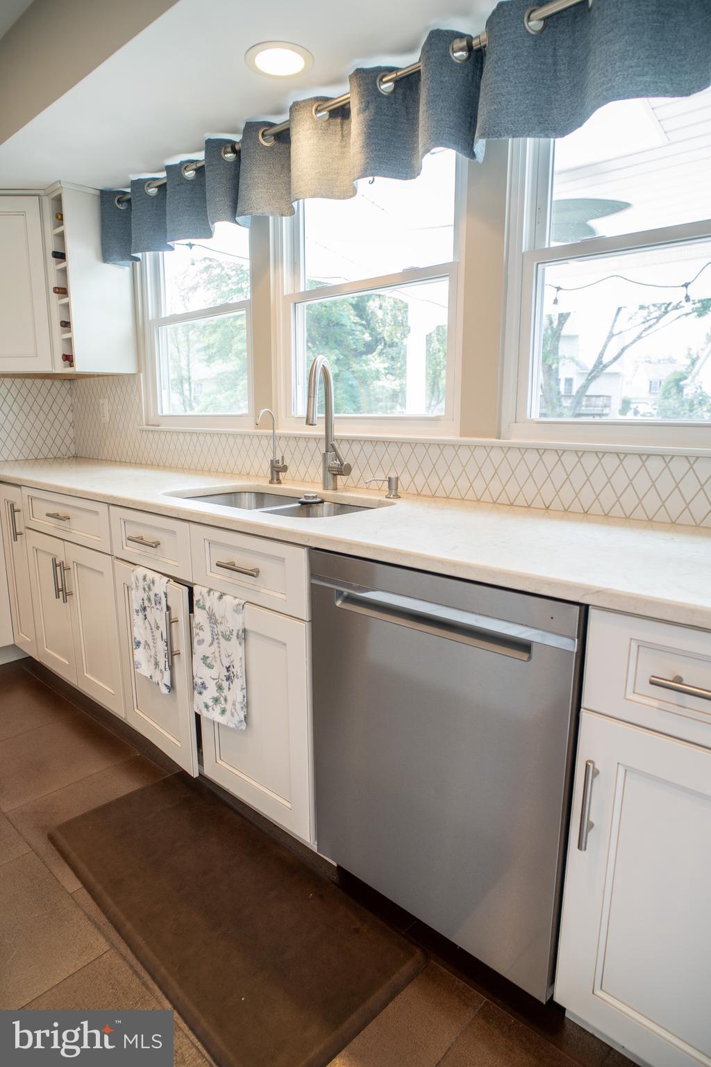 QUEEN ANNE VILLAGE - Residential