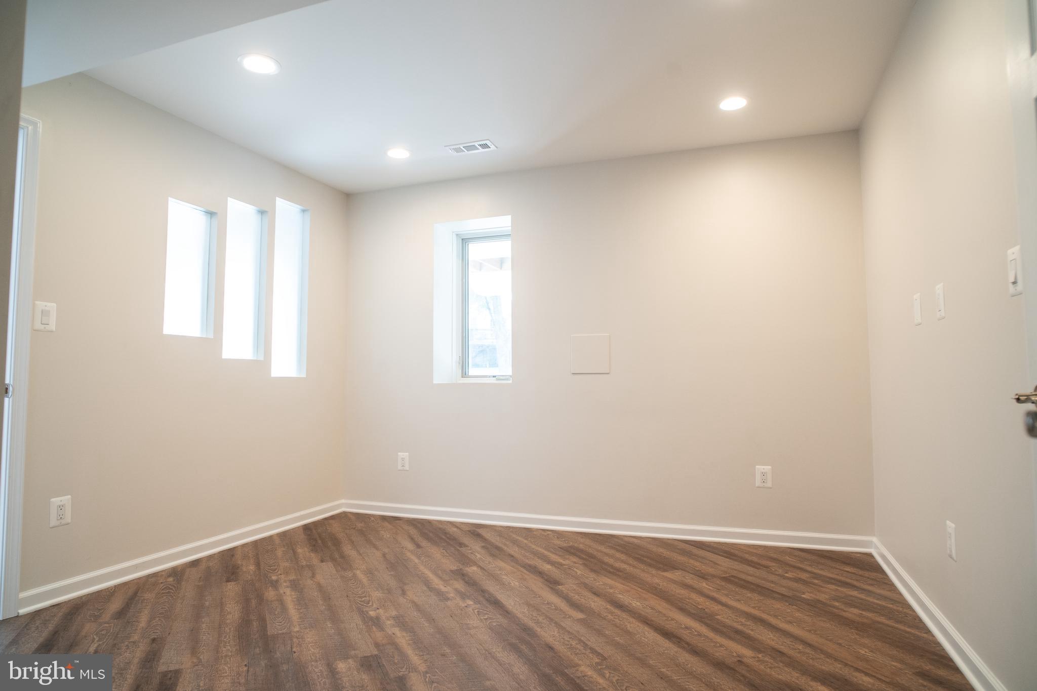 QUEEN ANNE VILLAGE - Residential