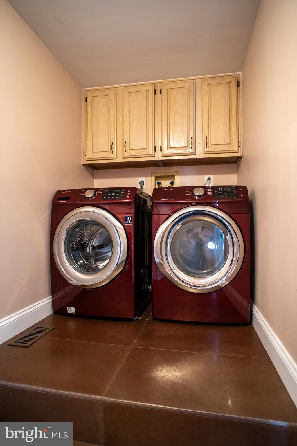 QUEEN ANNE VILLAGE - Residential