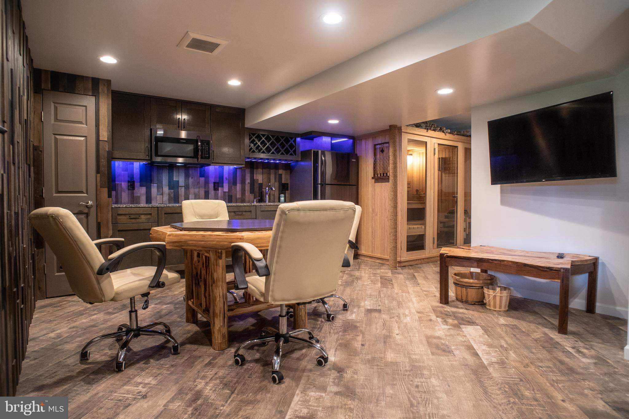 QUEEN ANNE VILLAGE - Residential