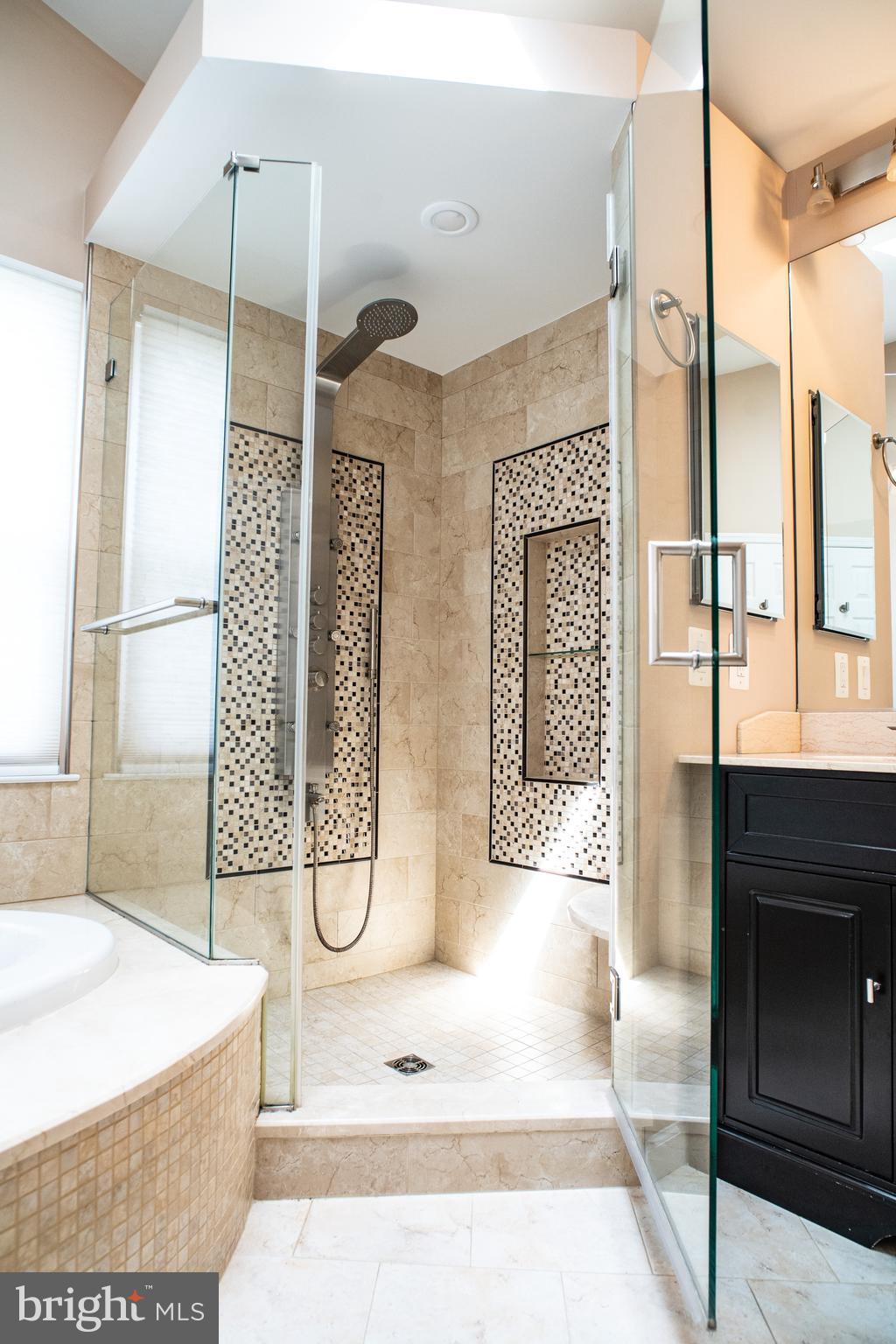 QUEEN ANNE VILLAGE - Residential