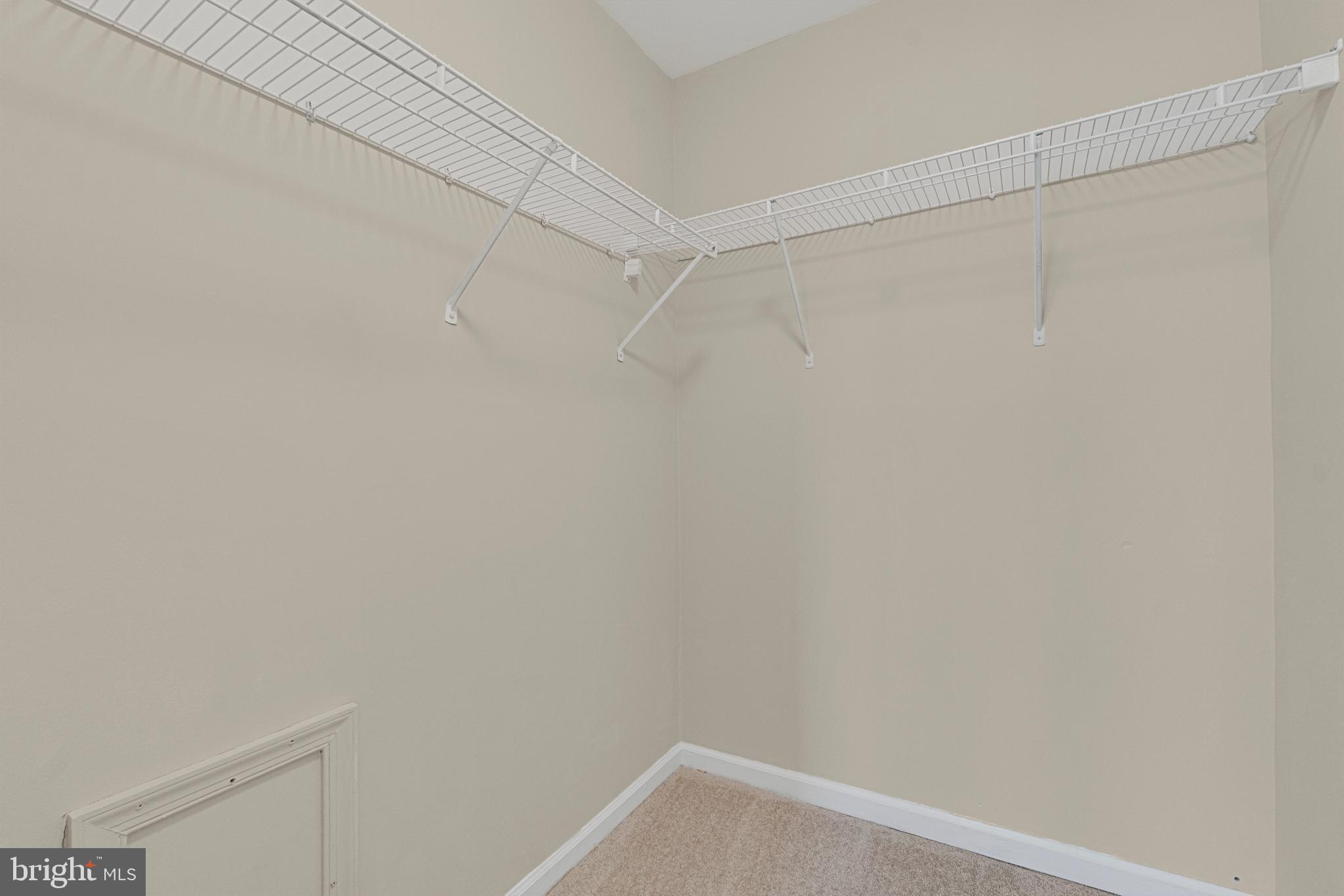 RIVERCHASE - Residential