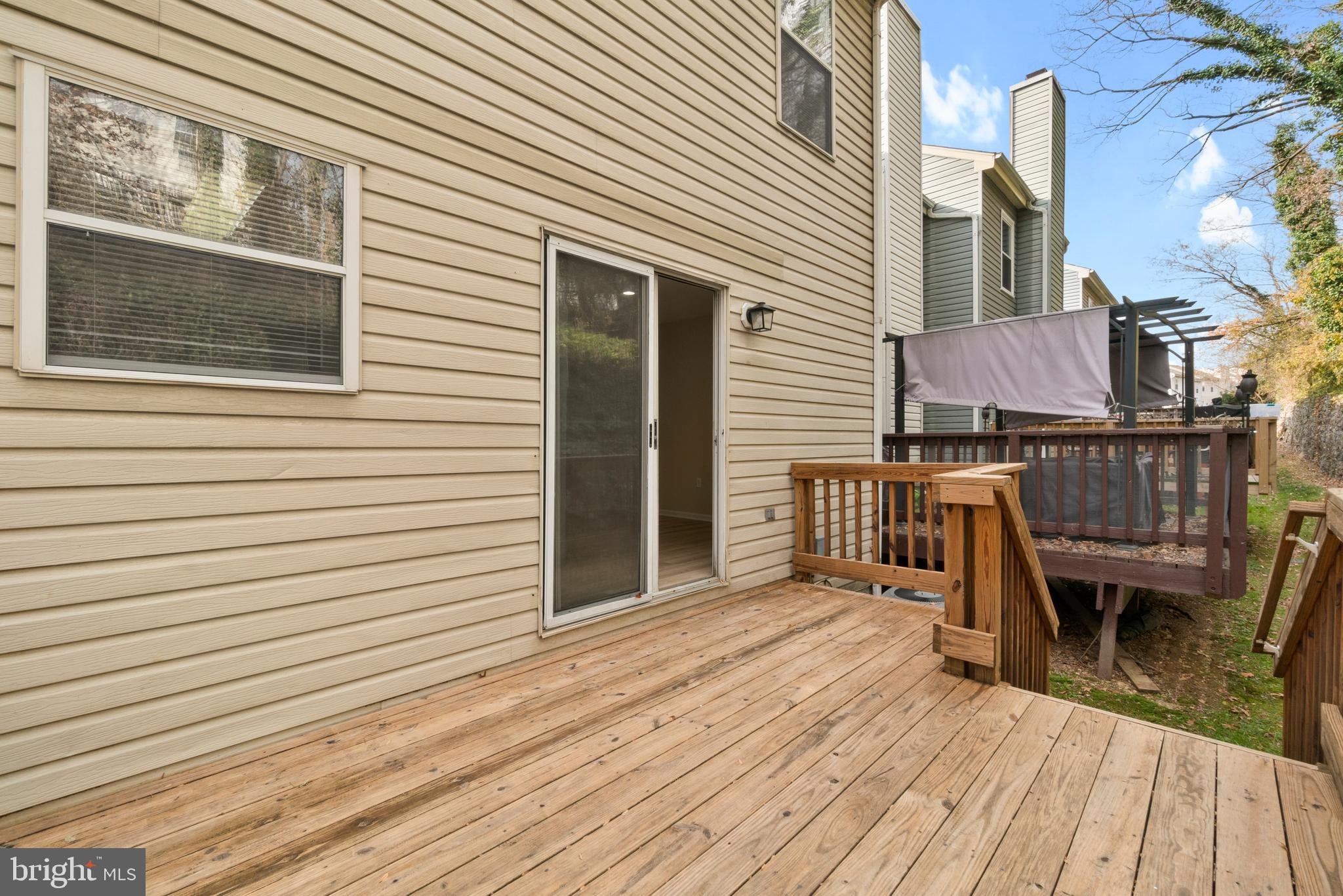 RIVERCHASE - Residential