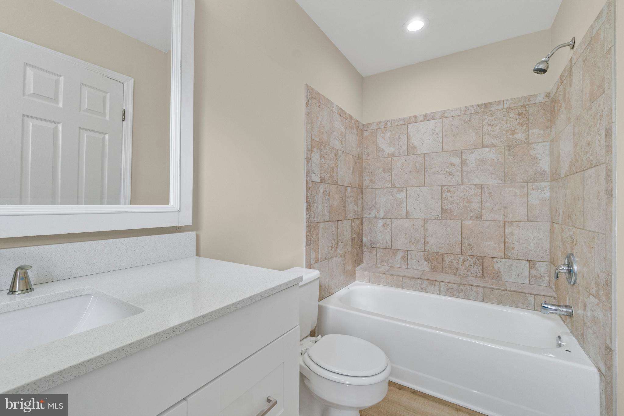 RIVERCHASE - Residential