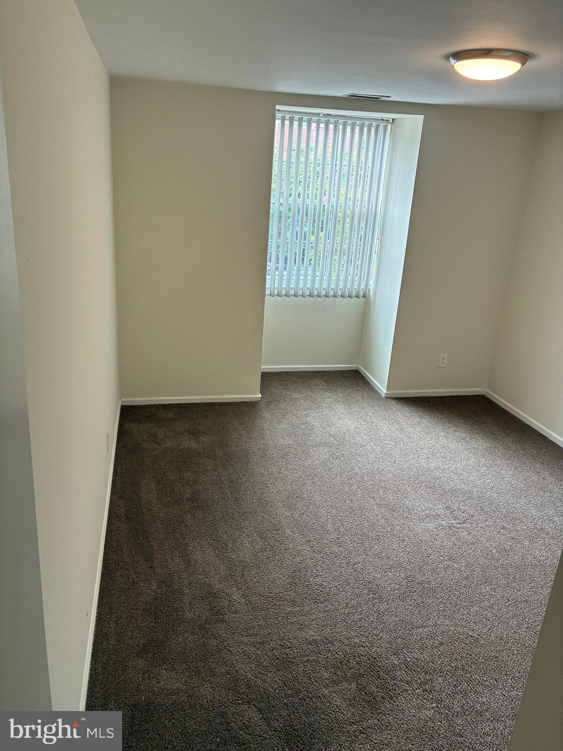 QUEEN VILLAGE - Residential Lease