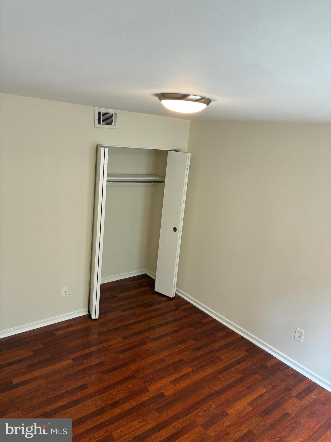 QUEEN VILLAGE - Residential Lease