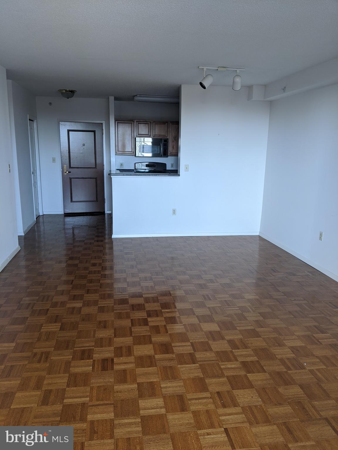 CRESCENT PLAZA - Residential Lease