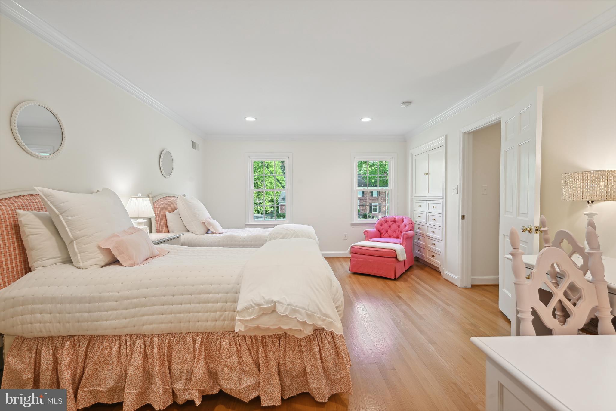 BRADLEY MANOR - Residential