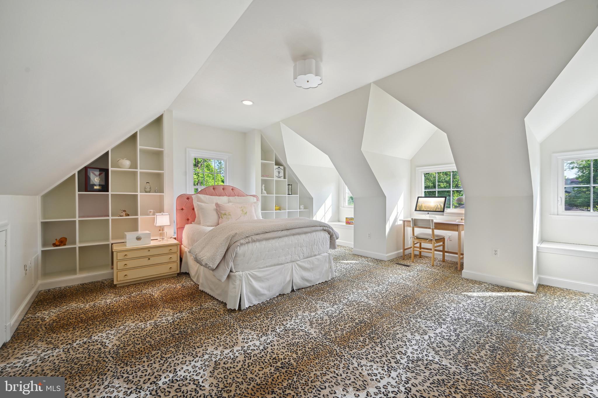 BRADLEY MANOR - Residential