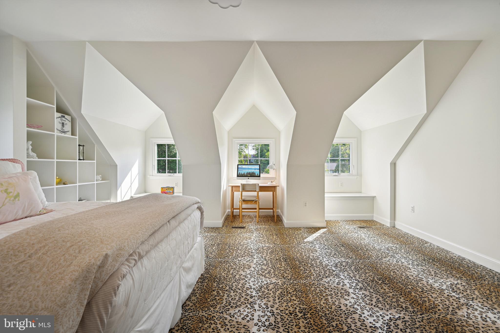 BRADLEY MANOR - Residential