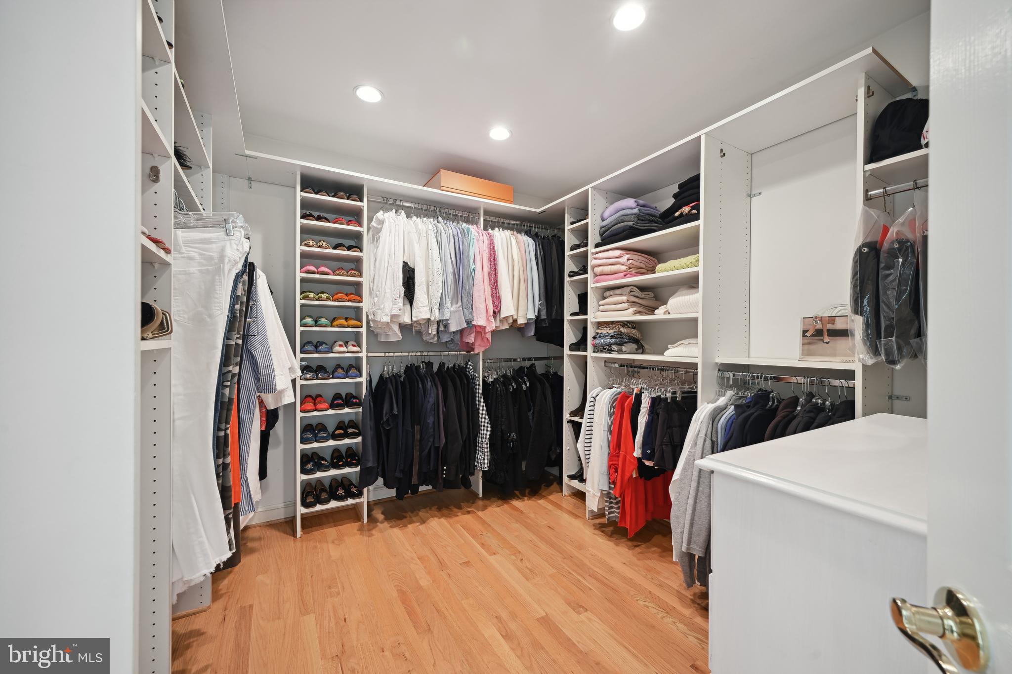 BRADLEY MANOR - Residential