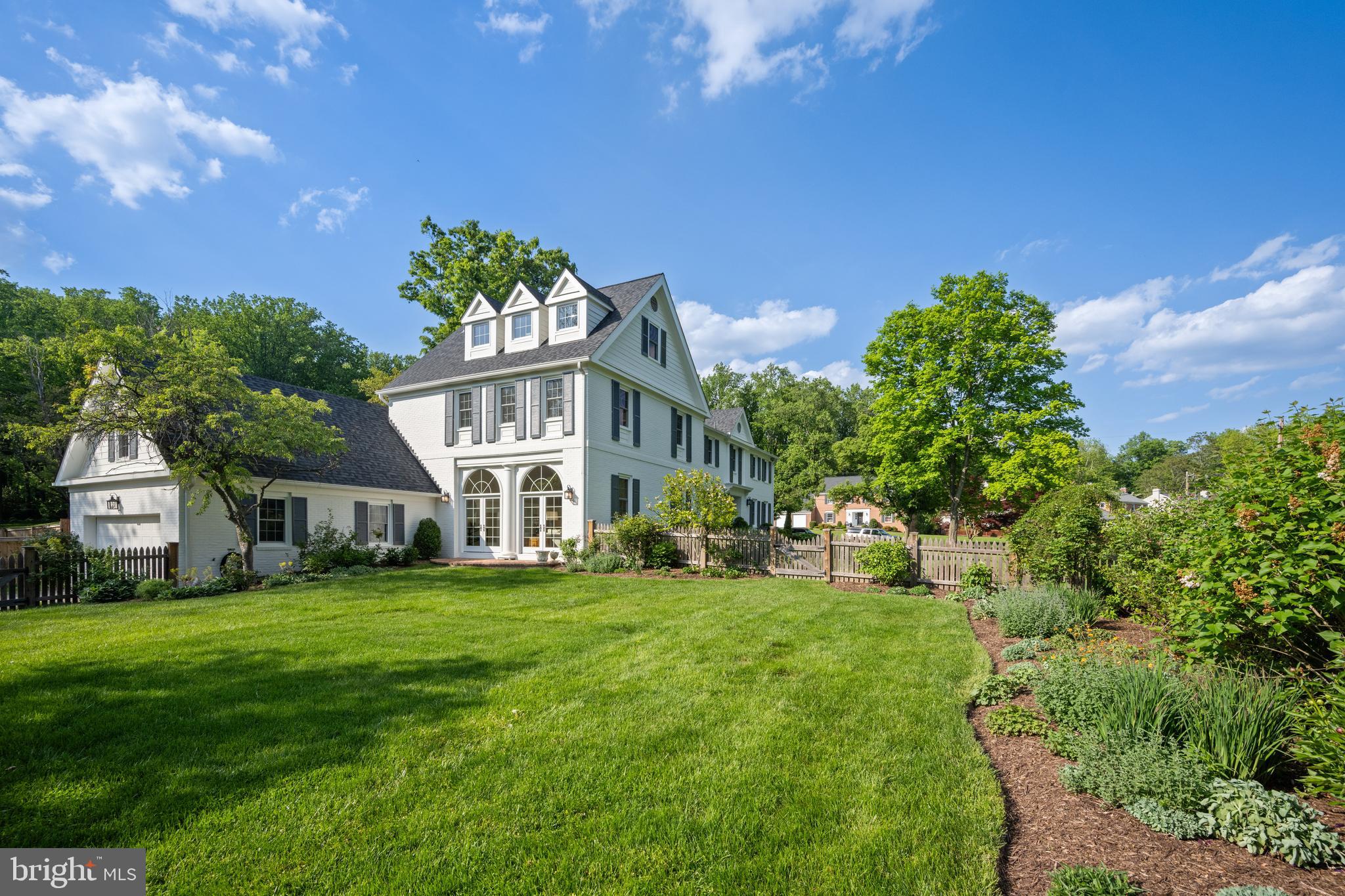 BRADLEY MANOR - Residential