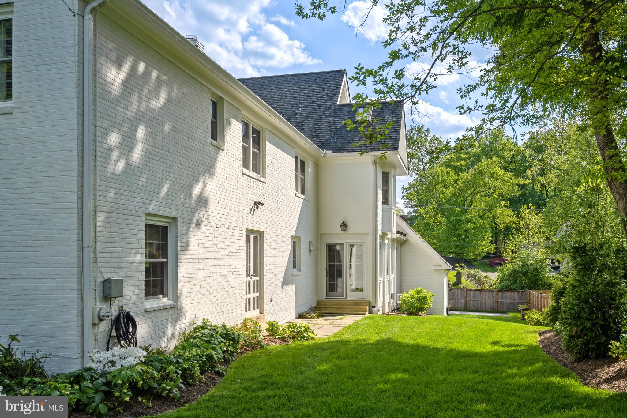 BRADLEY MANOR - Residential