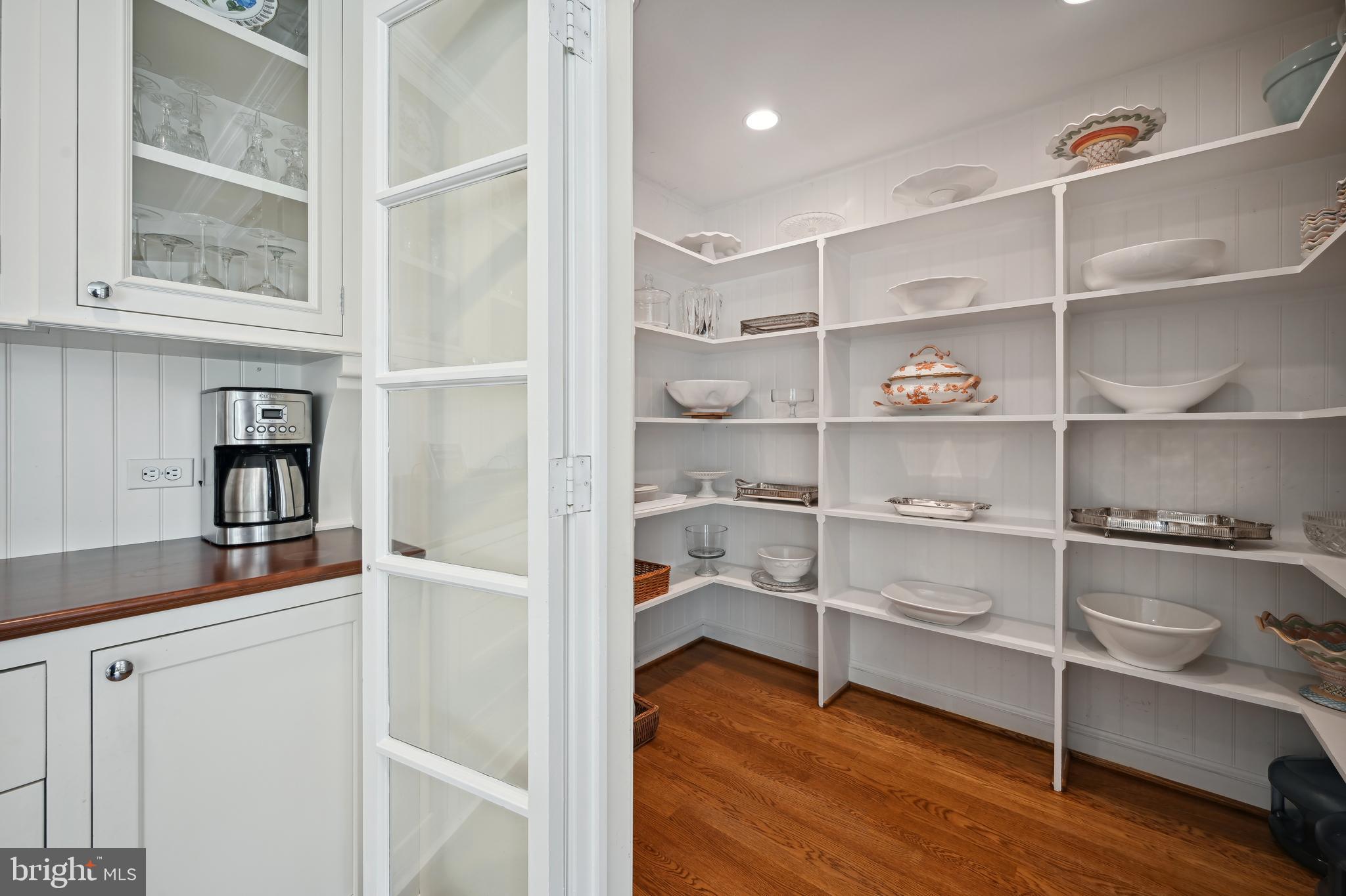 BRADLEY MANOR - Residential