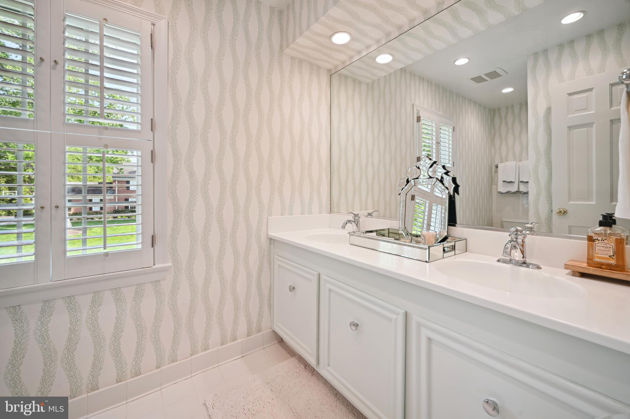 BRADLEY MANOR - Residential