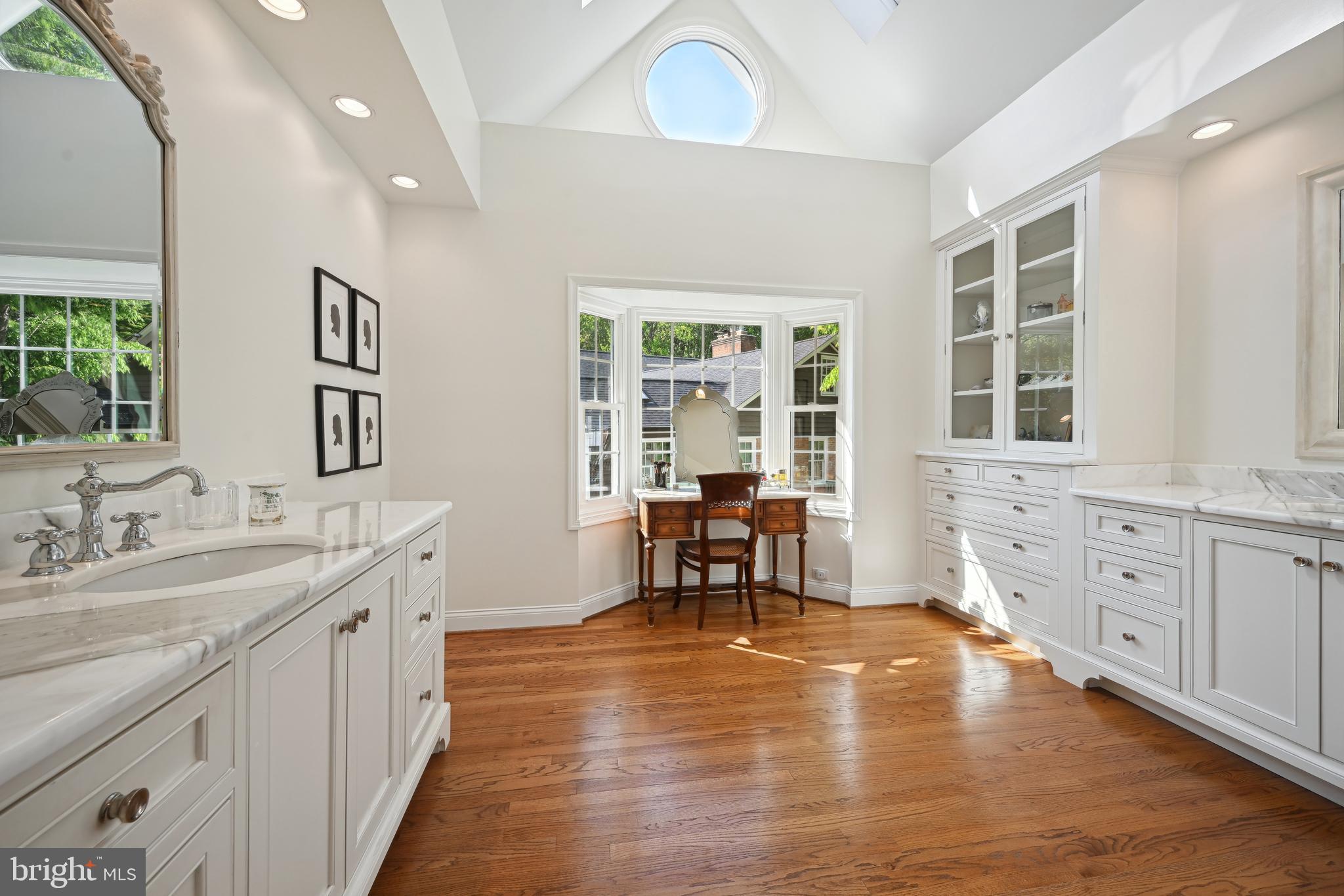 BRADLEY MANOR - Residential