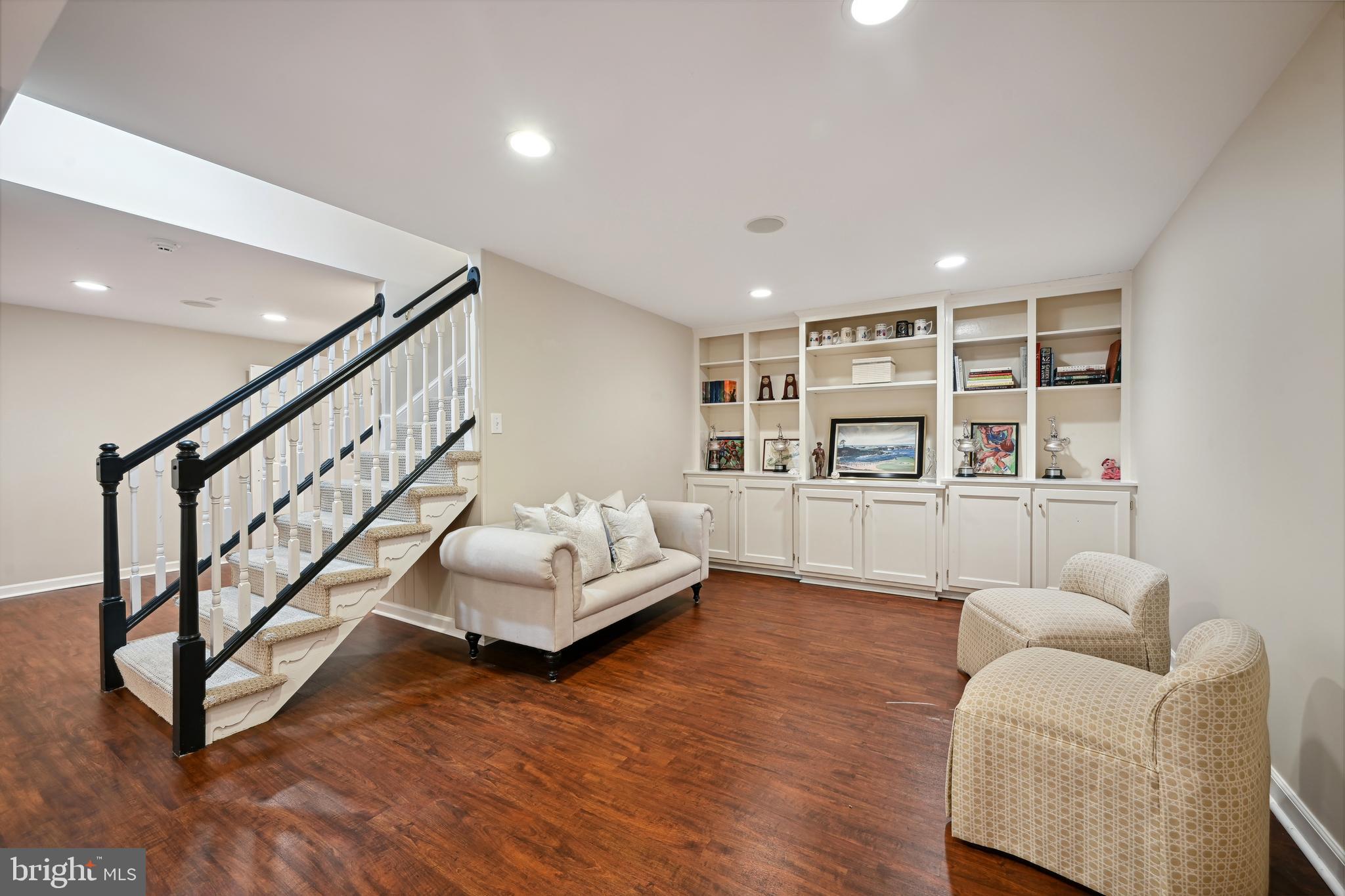 BRADLEY MANOR - Residential