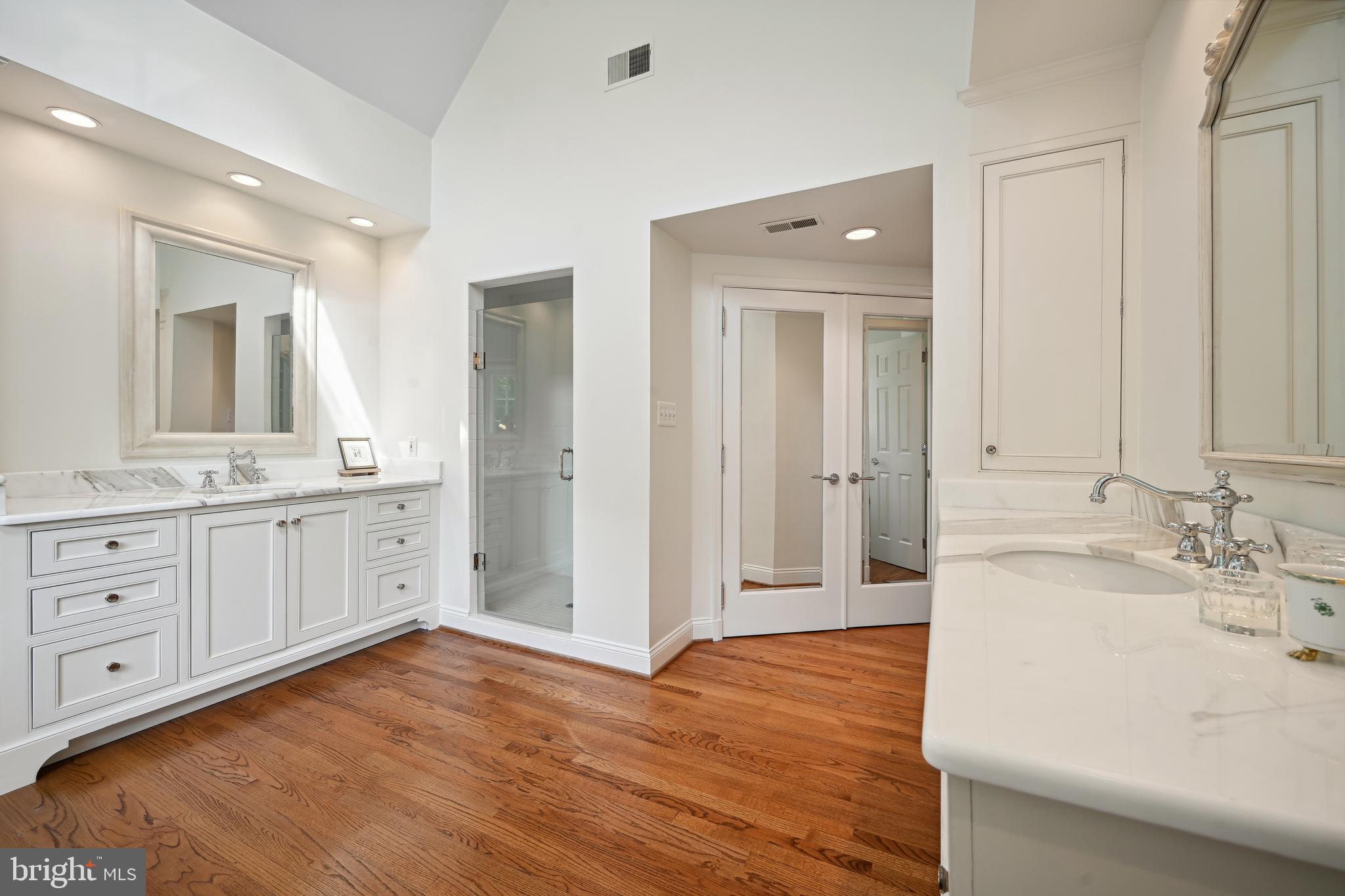 BRADLEY MANOR - Residential