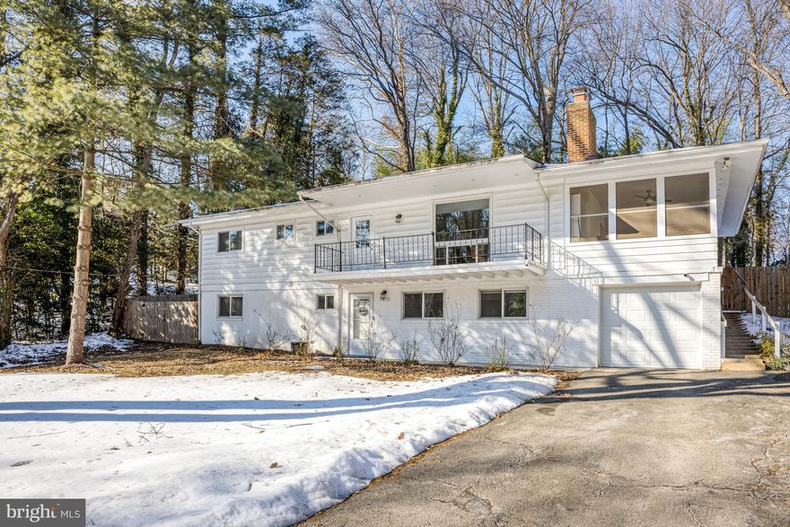 Situated on over 1/2 acre , secluded, offering privacy, boasting 4 Bedrooms and 3 full Bath, a lovely screened in porch,  Balcony off the Living Room and more.  Fully fenced yard, 2 large  Sheds.  Surrounded by mature trees. All this in the middle of Springfield - no HOA!
All mechanicals have been replaced,  double hung windows in 2022. Wood flooring throughout.