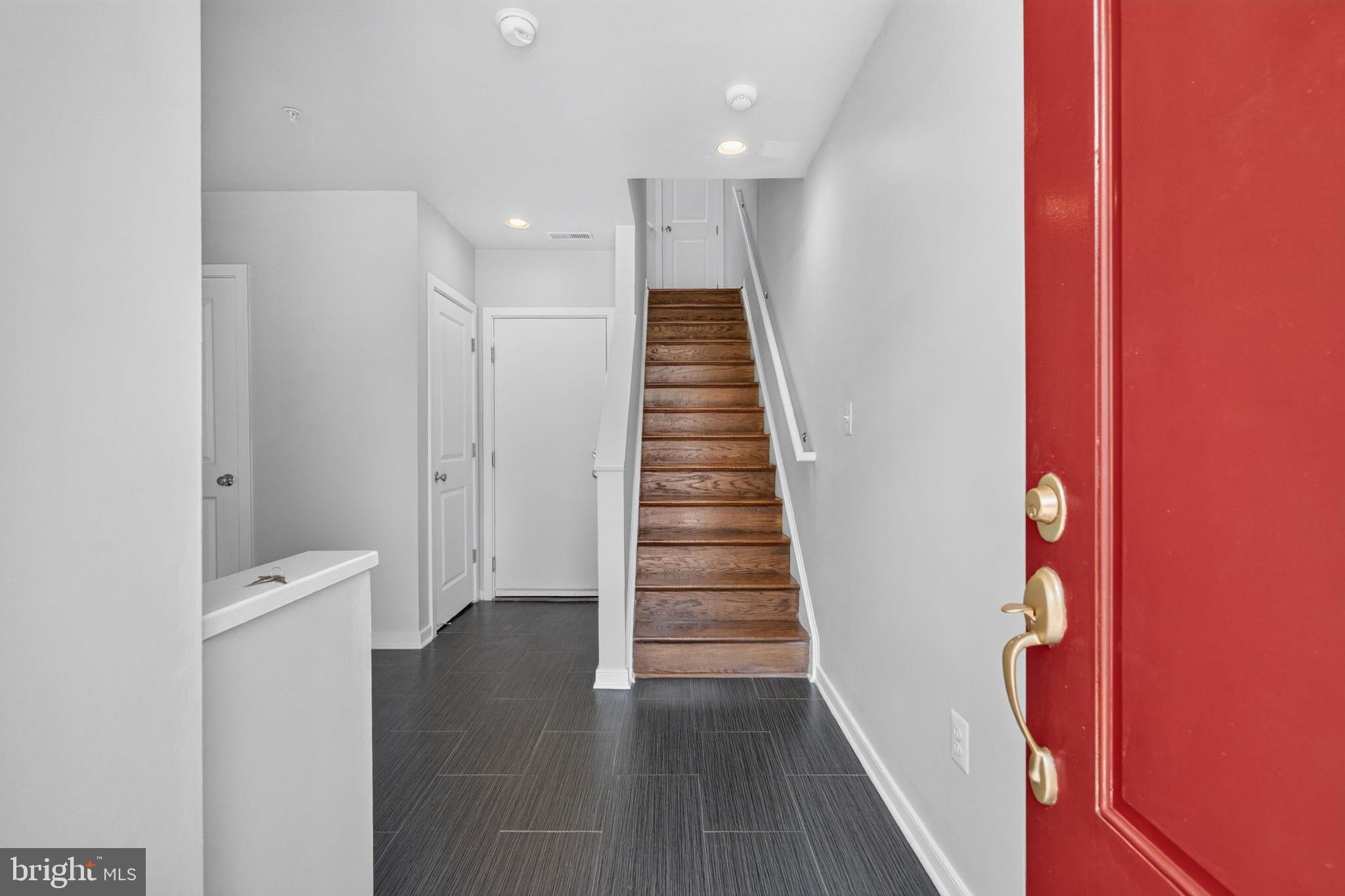 909 5TH STREET SE