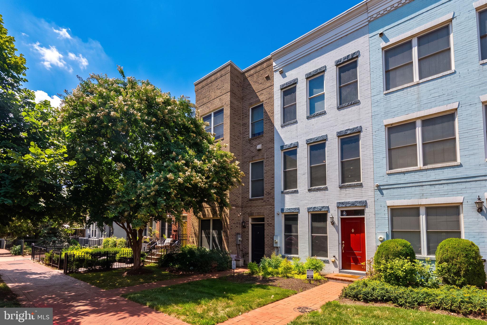 909 5TH STREET SE