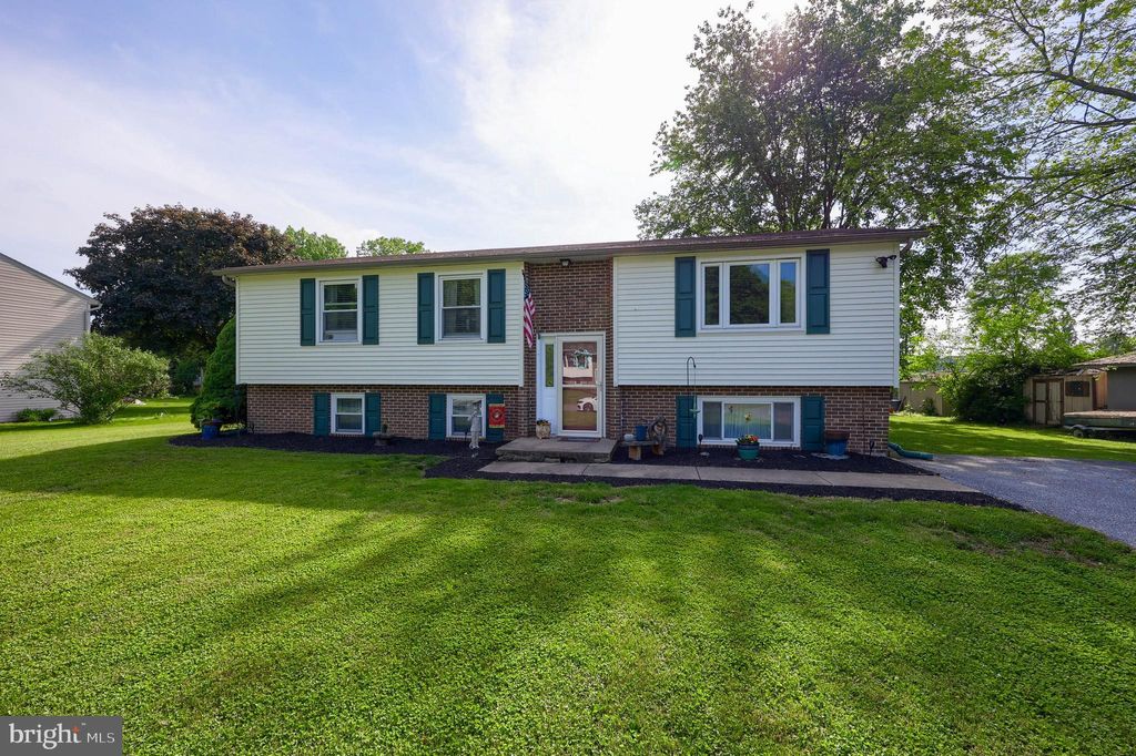 Photo of 390 Holly Ann Drive, Landisville, PA 17538 (MLS # PALA2051342)