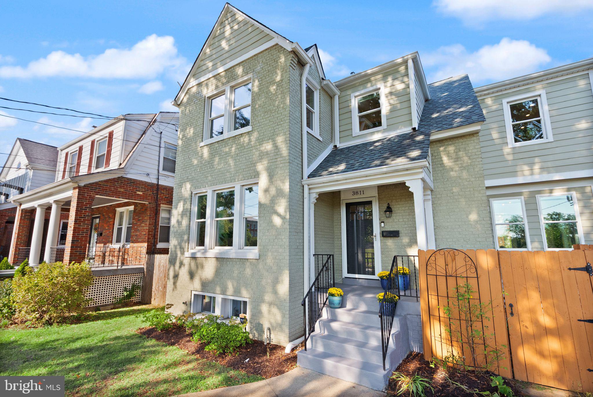 3811 SOUTH DAKOTA AVENUE NE