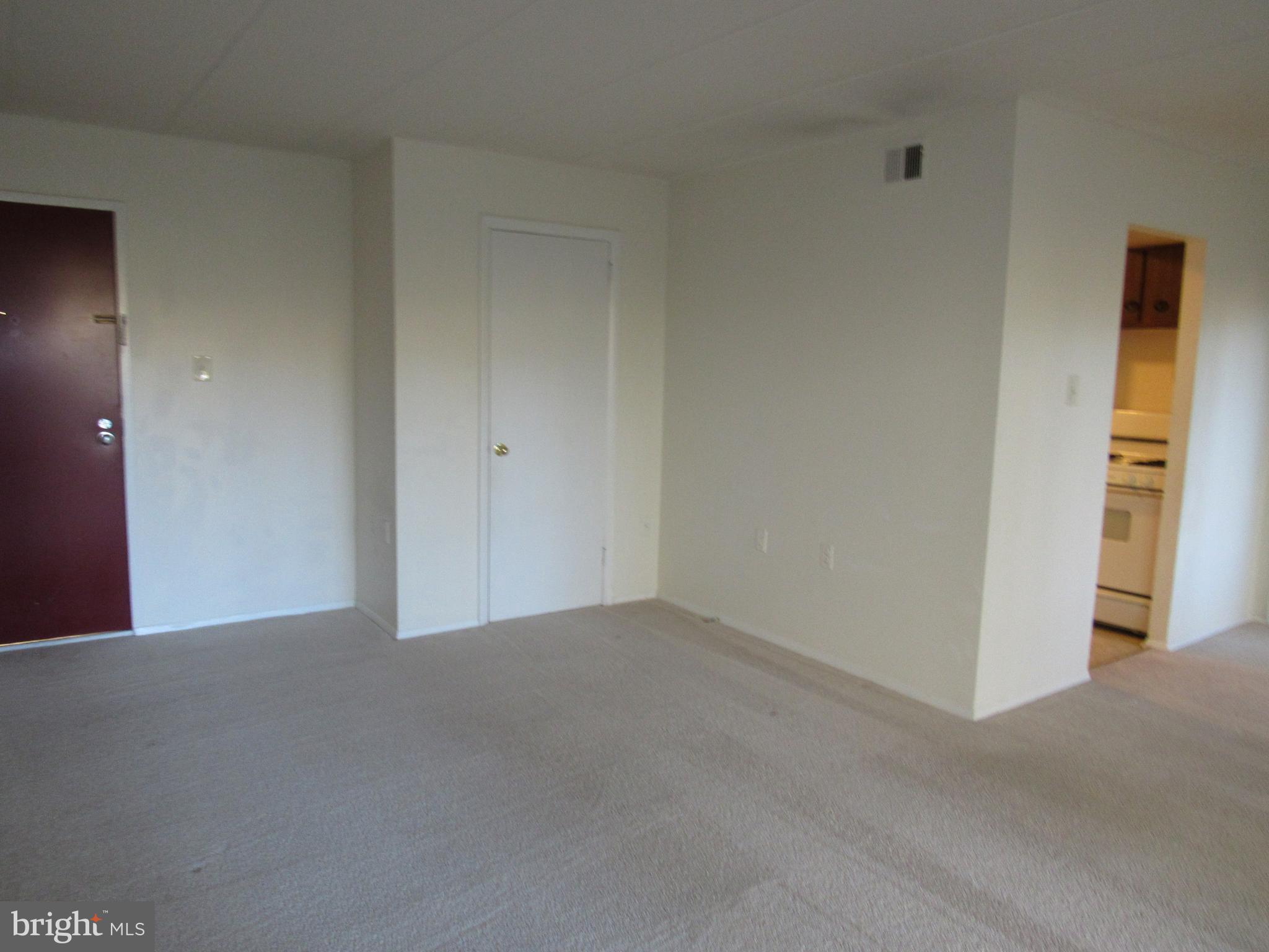 COUNTRY CLUB GREEN - Residential Lease