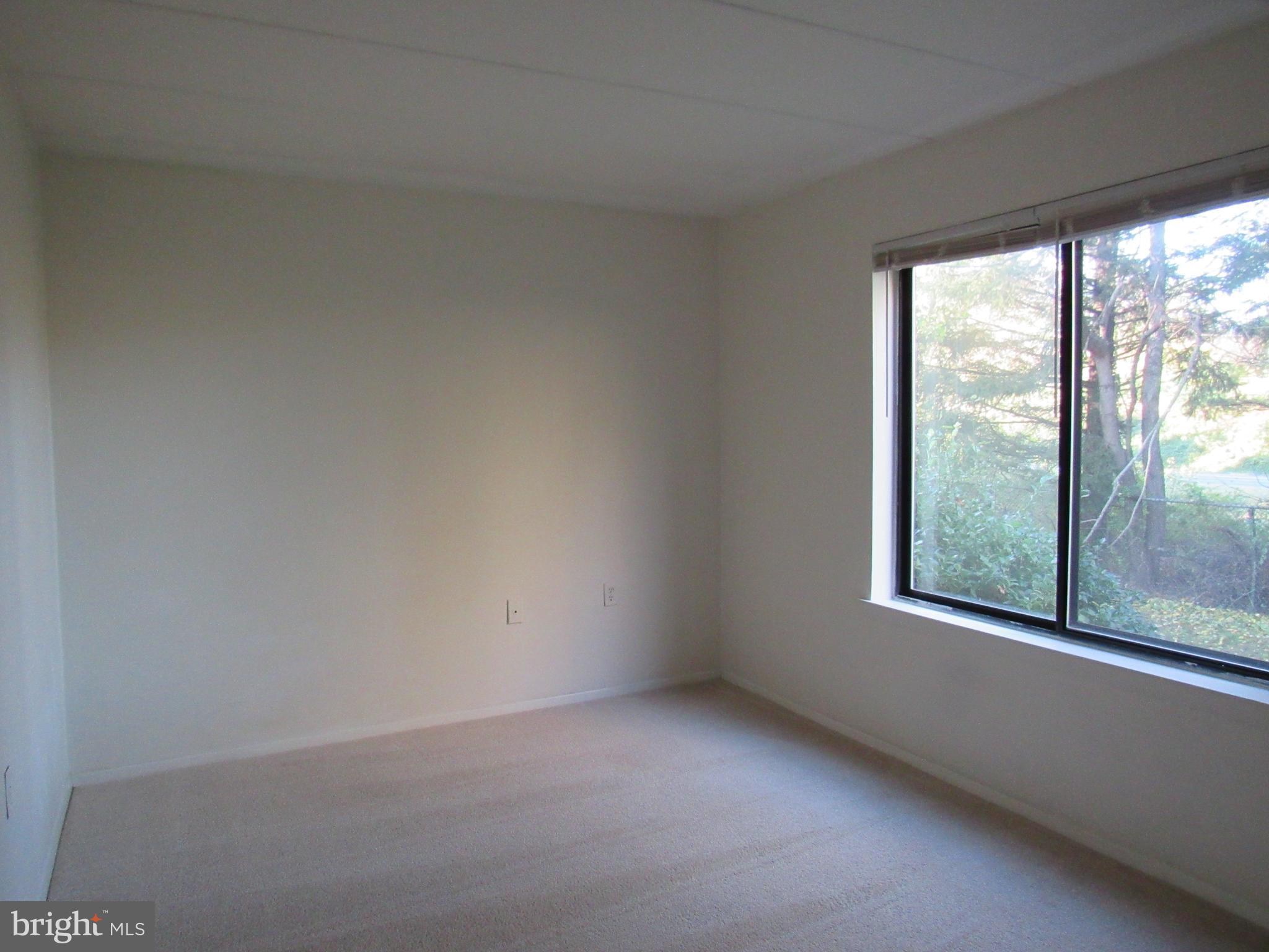 COUNTRY CLUB GREEN - Residential Lease