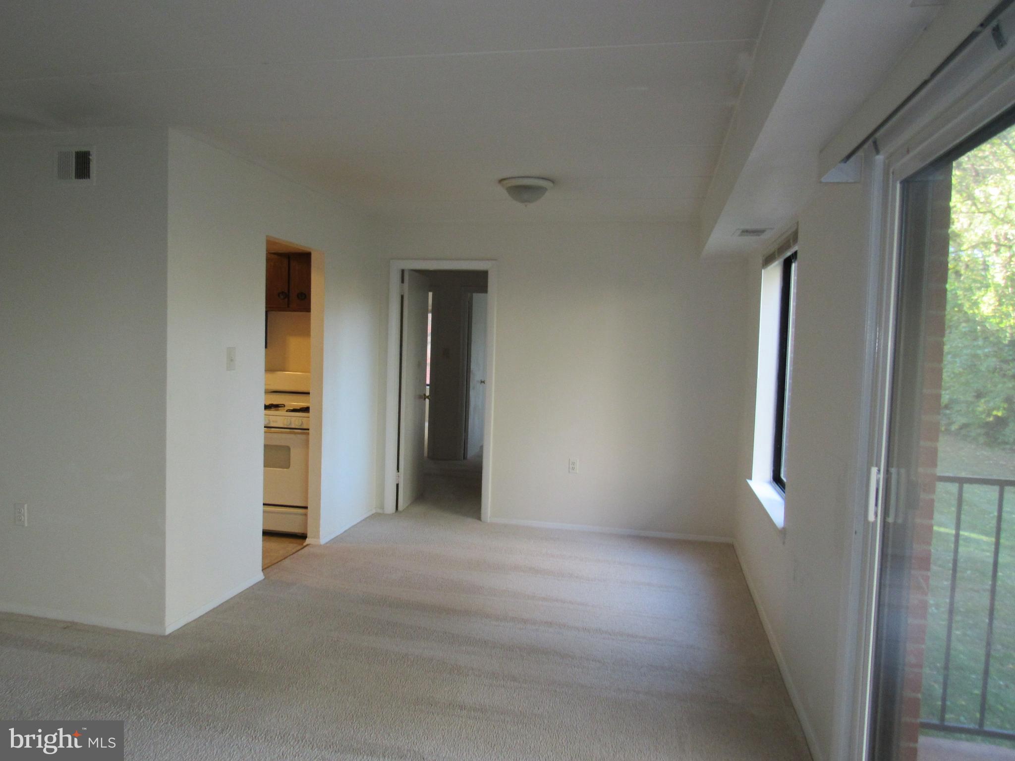 COUNTRY CLUB GREEN - Residential Lease