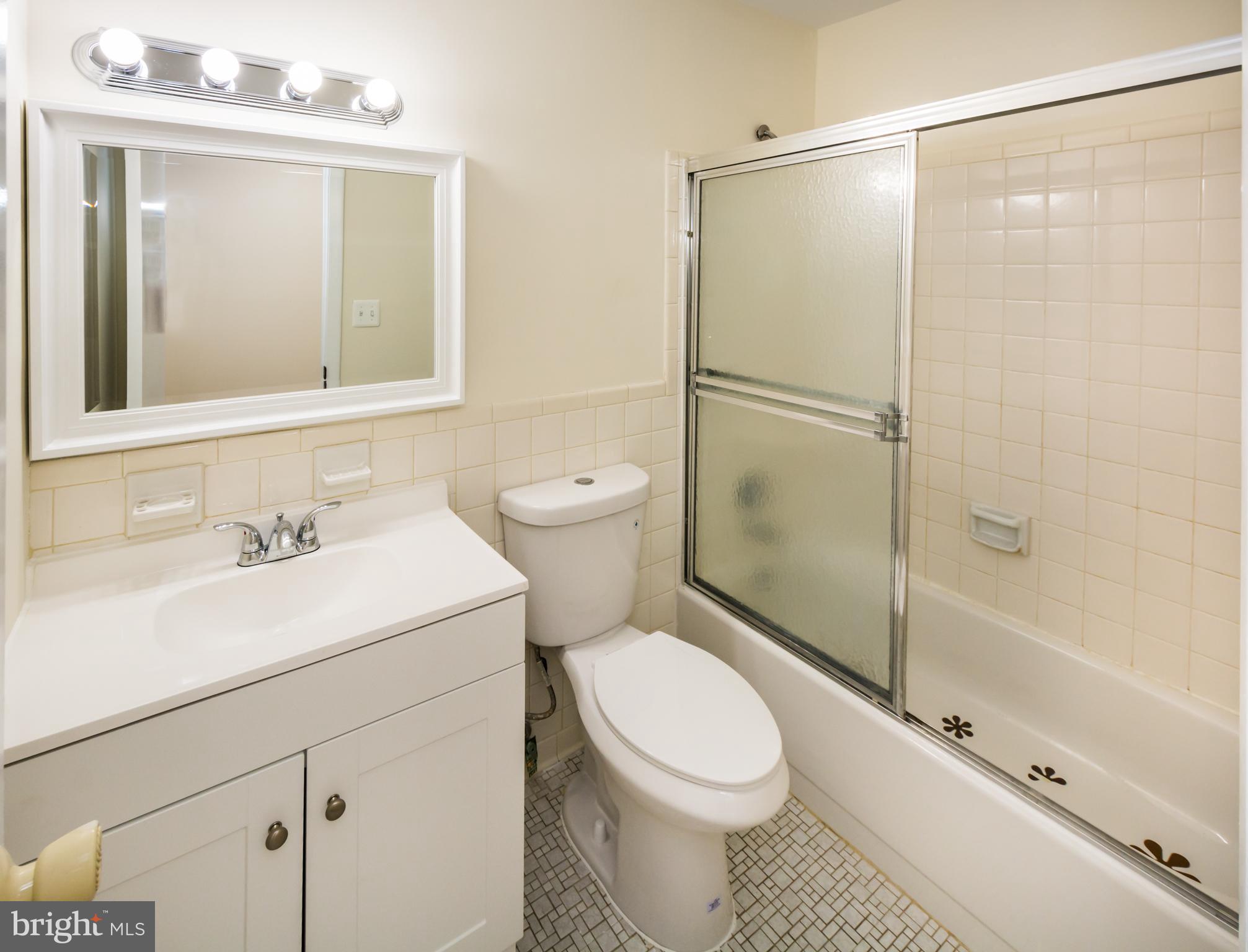 QUEEN ANNE VILLAGE - Residential