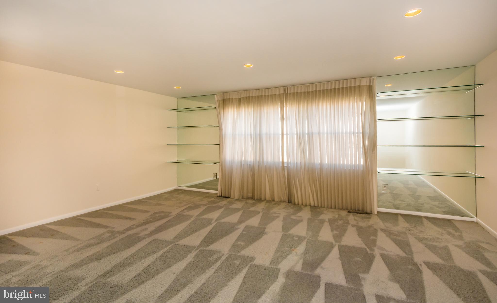 QUEEN ANNE VILLAGE - Residential