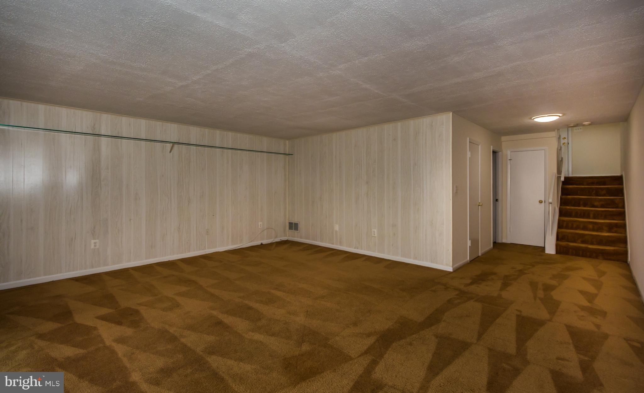 QUEEN ANNE VILLAGE - Residential