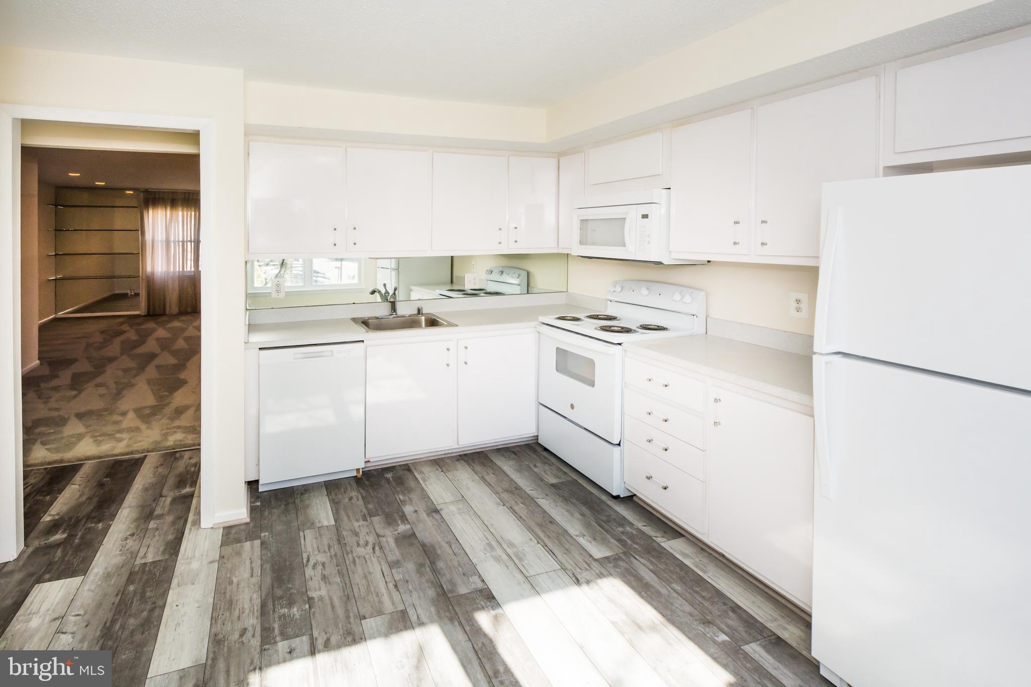 QUEEN ANNE VILLAGE - Residential