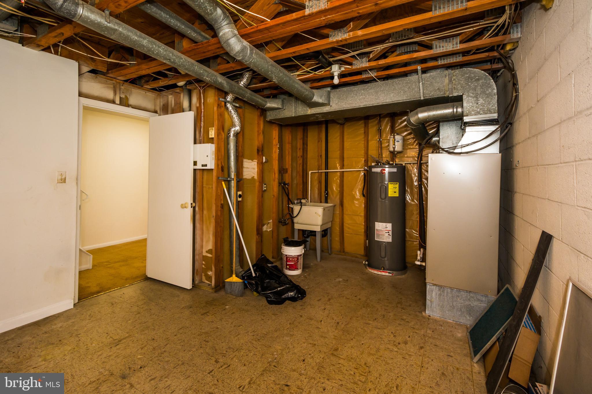 QUEEN ANNE VILLAGE - Residential