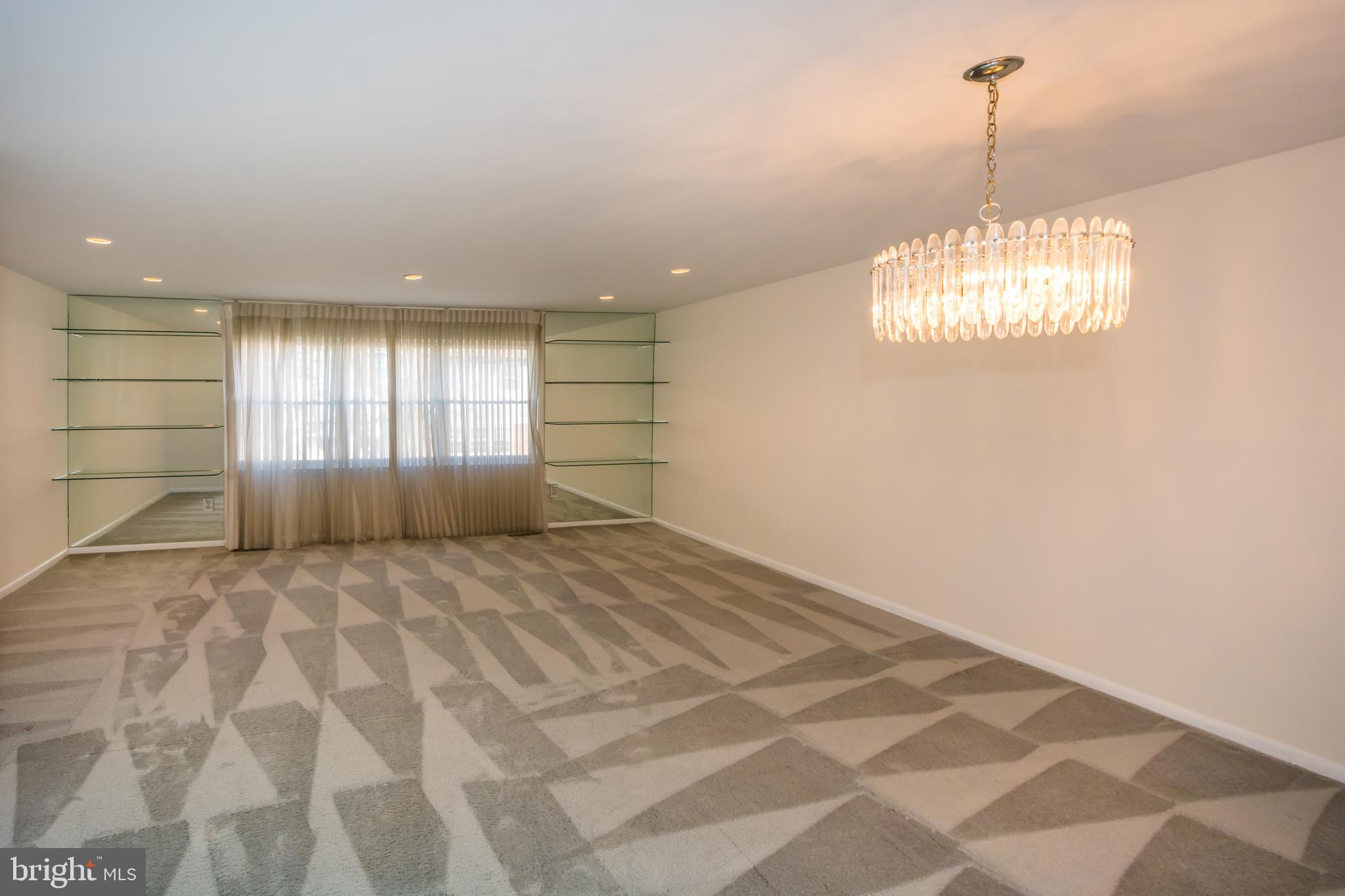 QUEEN ANNE VILLAGE - Residential