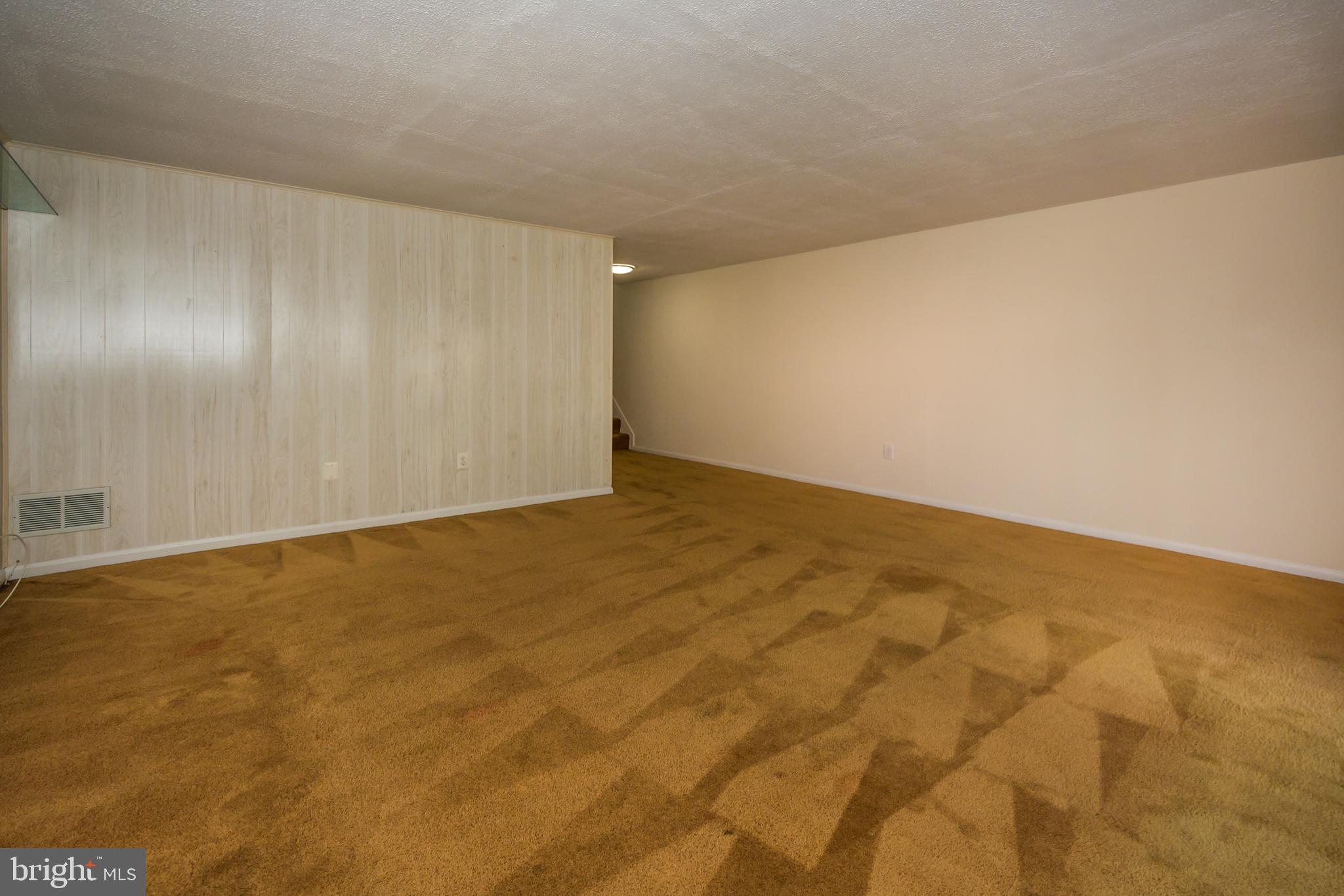 QUEEN ANNE VILLAGE - Residential