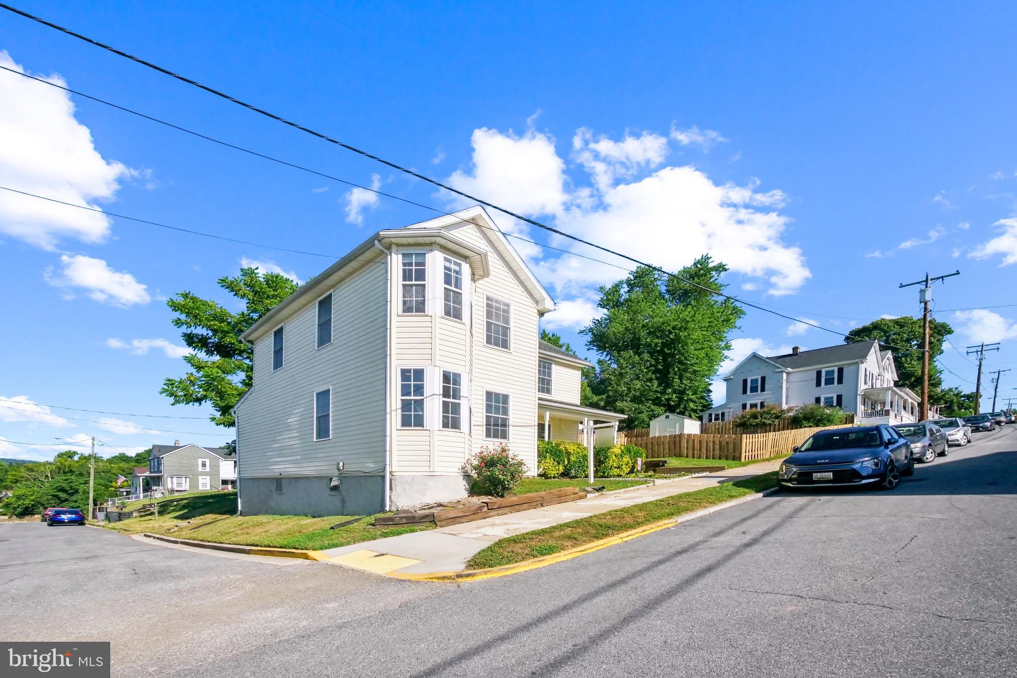 301 N MAPLE AVENUE