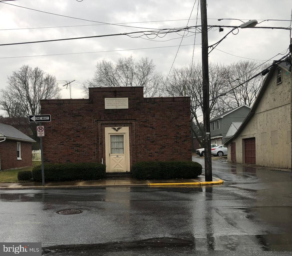 Photo of 10 E MARION ST, LITITZ, PA 17543 (MLS # PALA2029684)