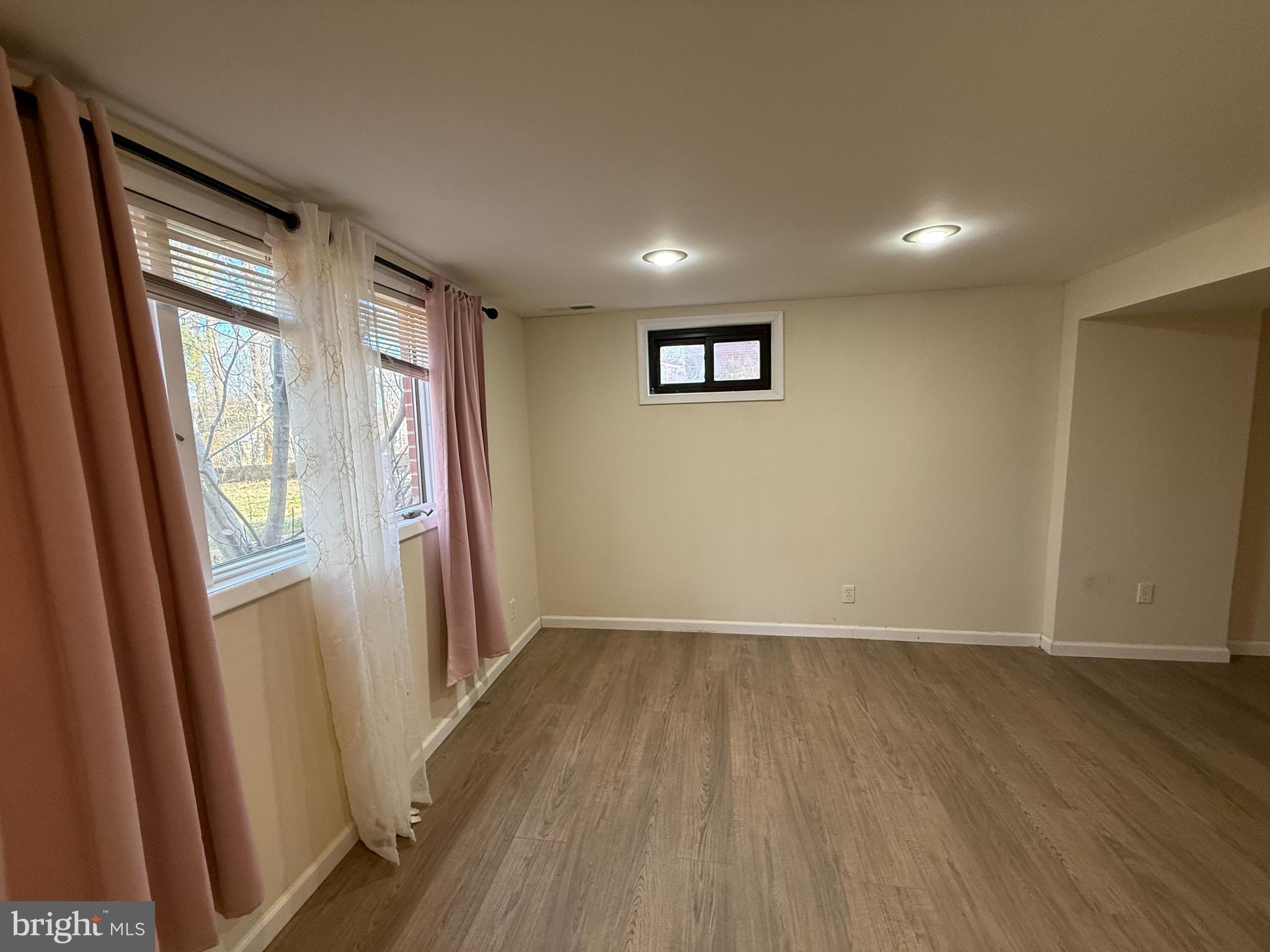 LOISDALE ESTATES - Residential Lease