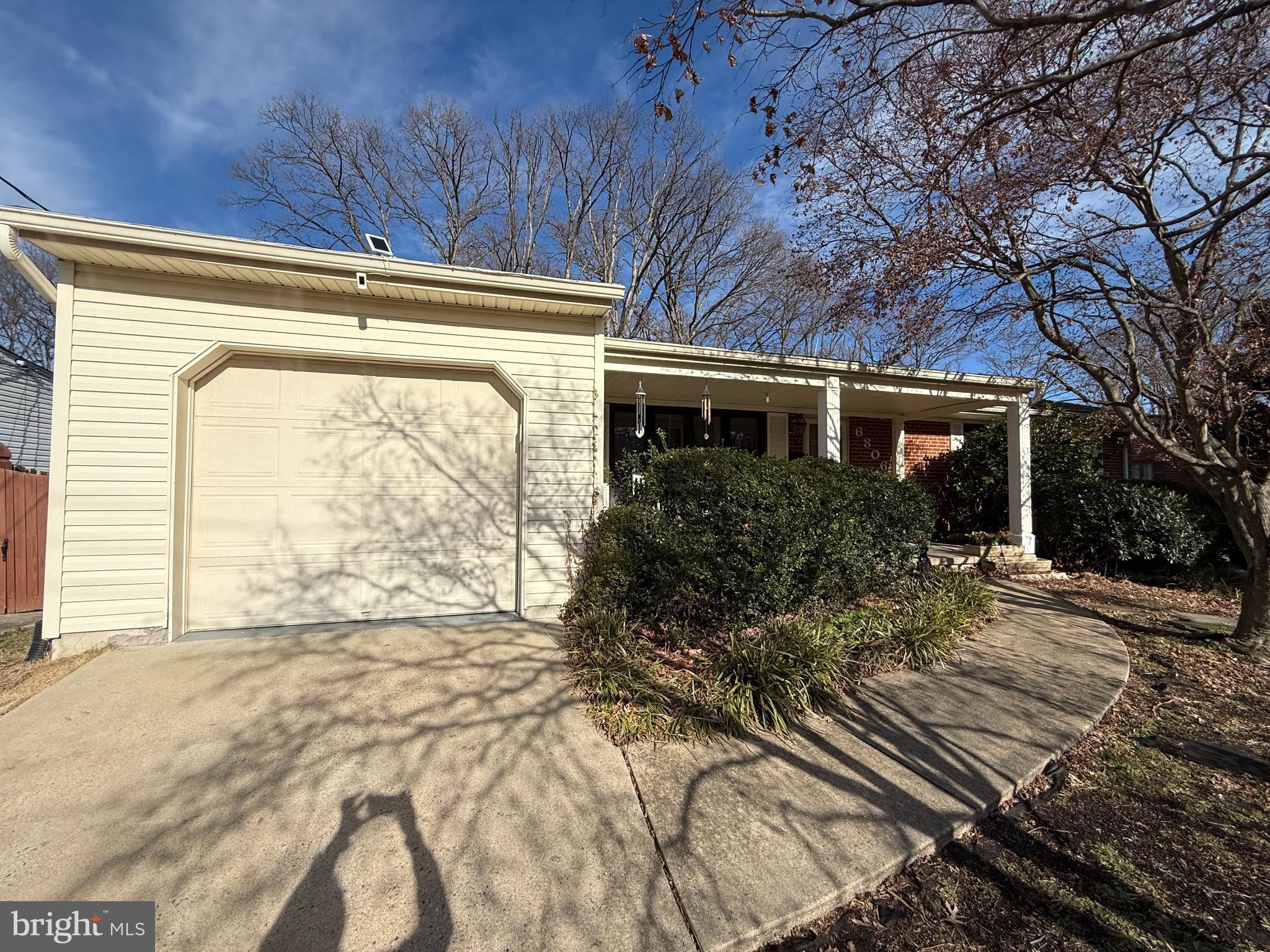 LOISDALE ESTATES - Residential Lease